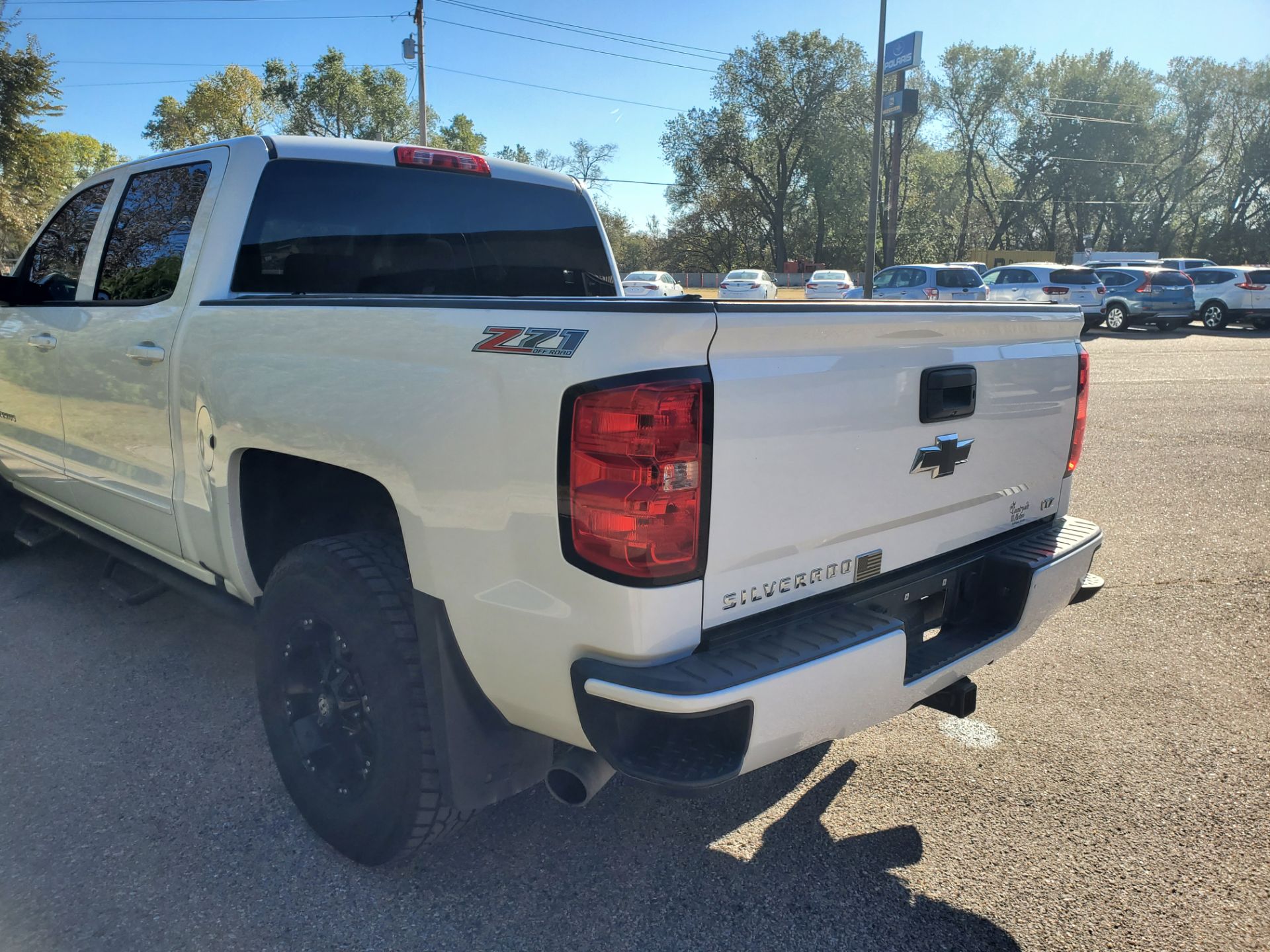 2017 Chevrolet Silverado 4WD Crew Cab LT Z71 in Wellington, Kansas - Photo 7