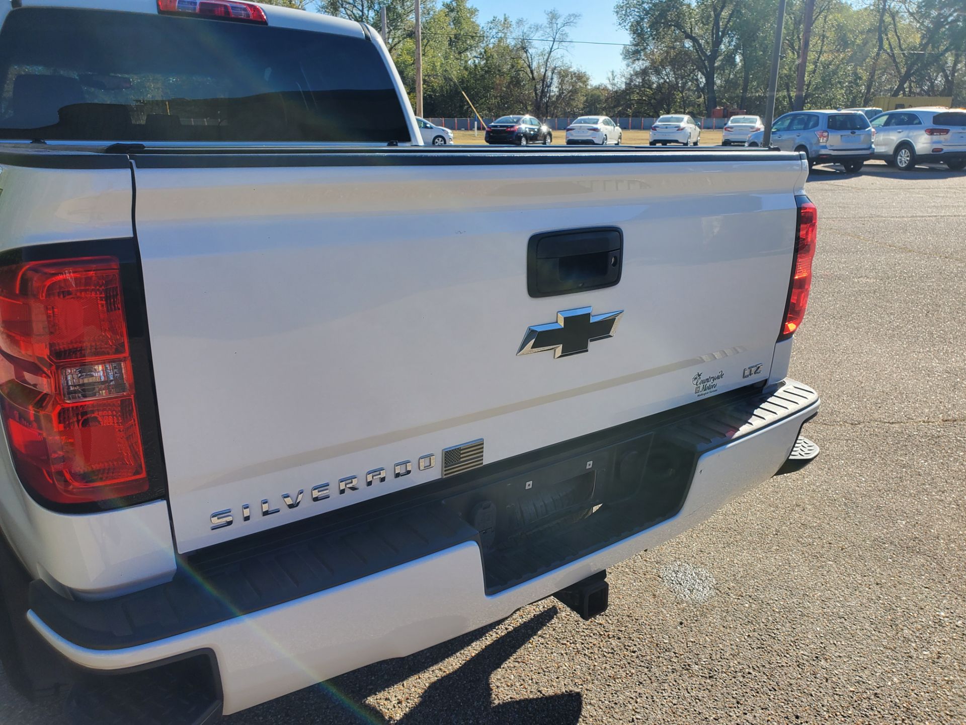 2017 Chevrolet Silverado 4WD Crew Cab LT Z71 in Wellington, Kansas - Photo 8