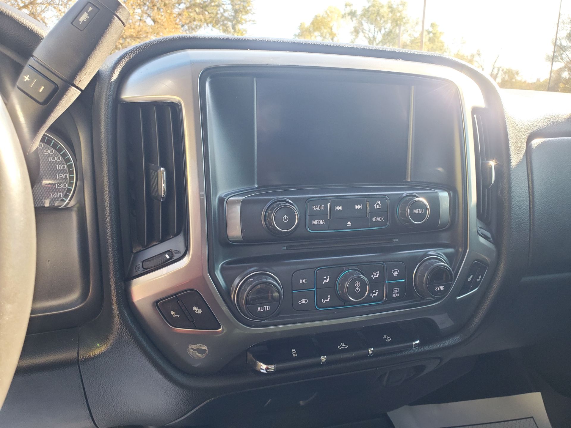 2017 Chevrolet Silverado 4WD Crew Cab LT Z71 in Wellington, Kansas - Photo 22