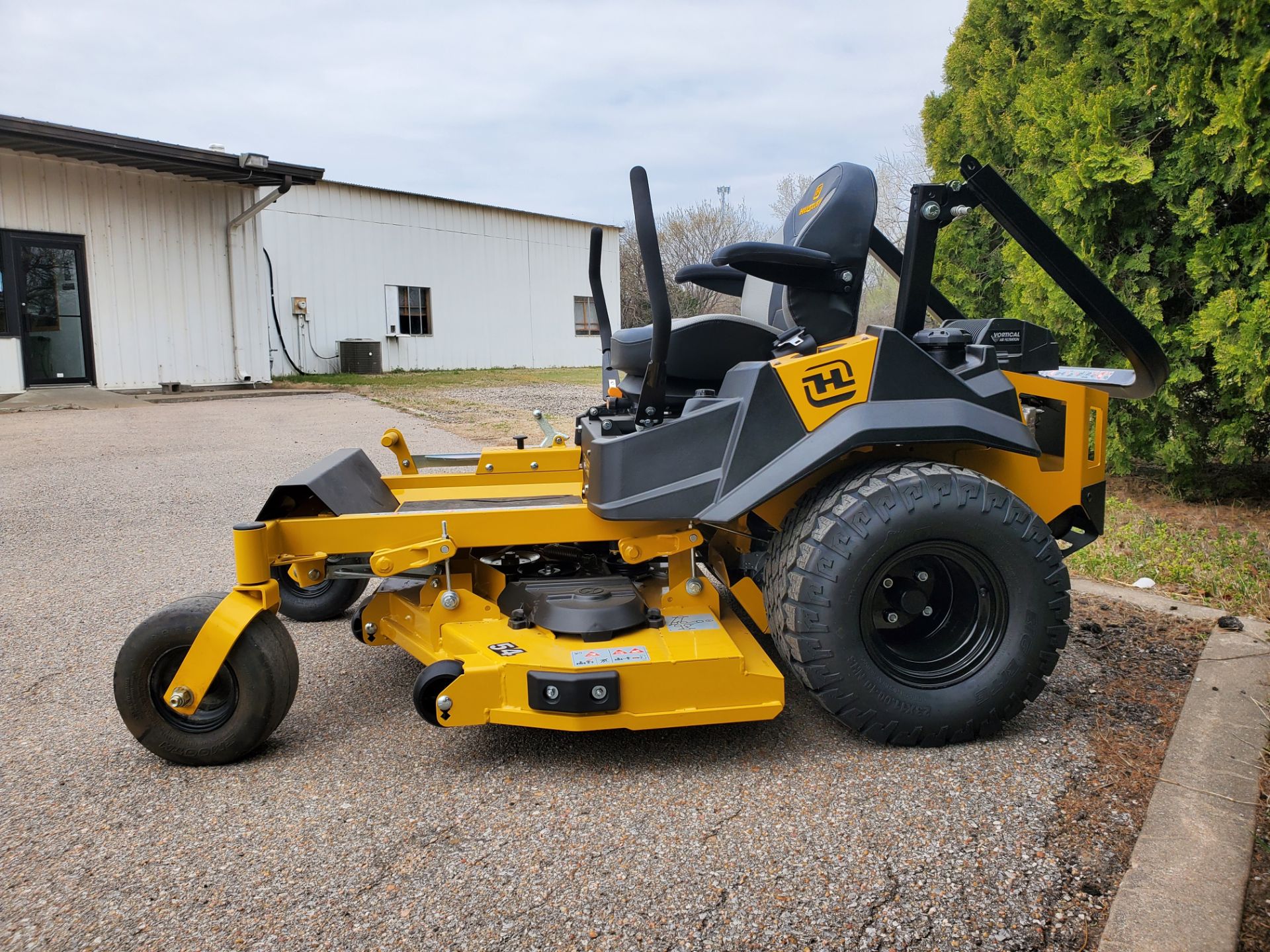 2024 Hustler Turf Equipment FasTrak 54 in. Kawasaki FT691 22 hp in Wellington, Kansas - Photo 2