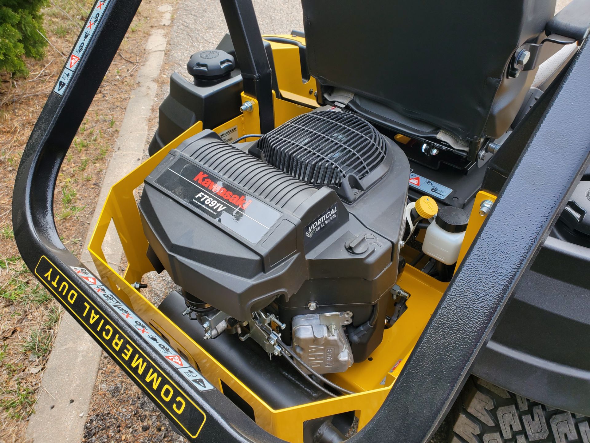 2024 Hustler Turf Equipment FasTrak 54 in. Kawasaki FT691 22 hp in Wellington, Kansas - Photo 5