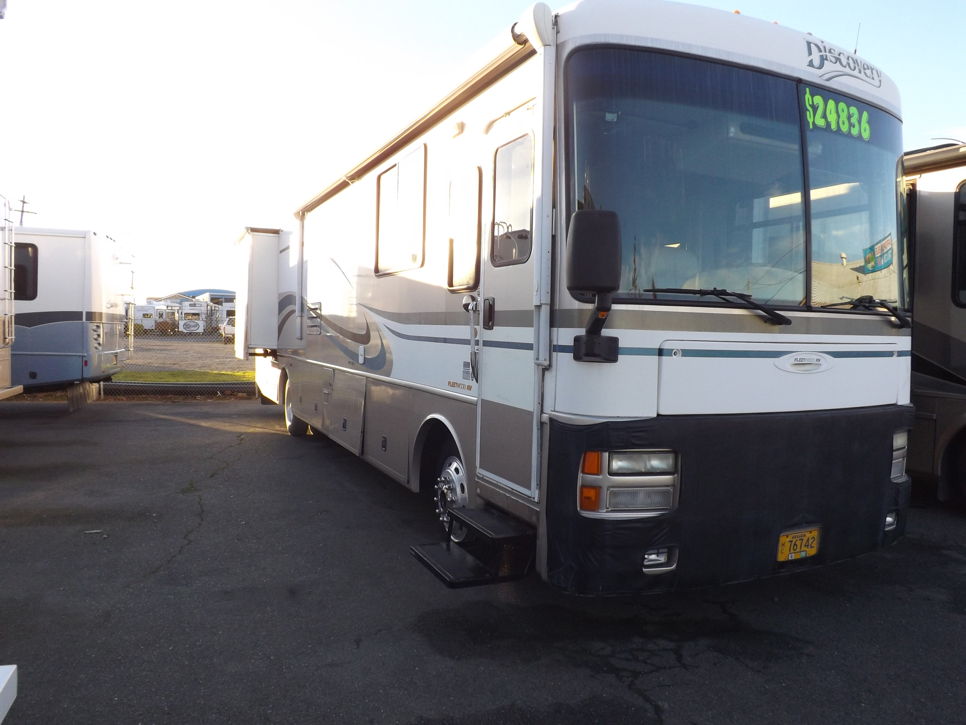 2000 Discovery 37V in Grants Pass, Oregon - Photo 1