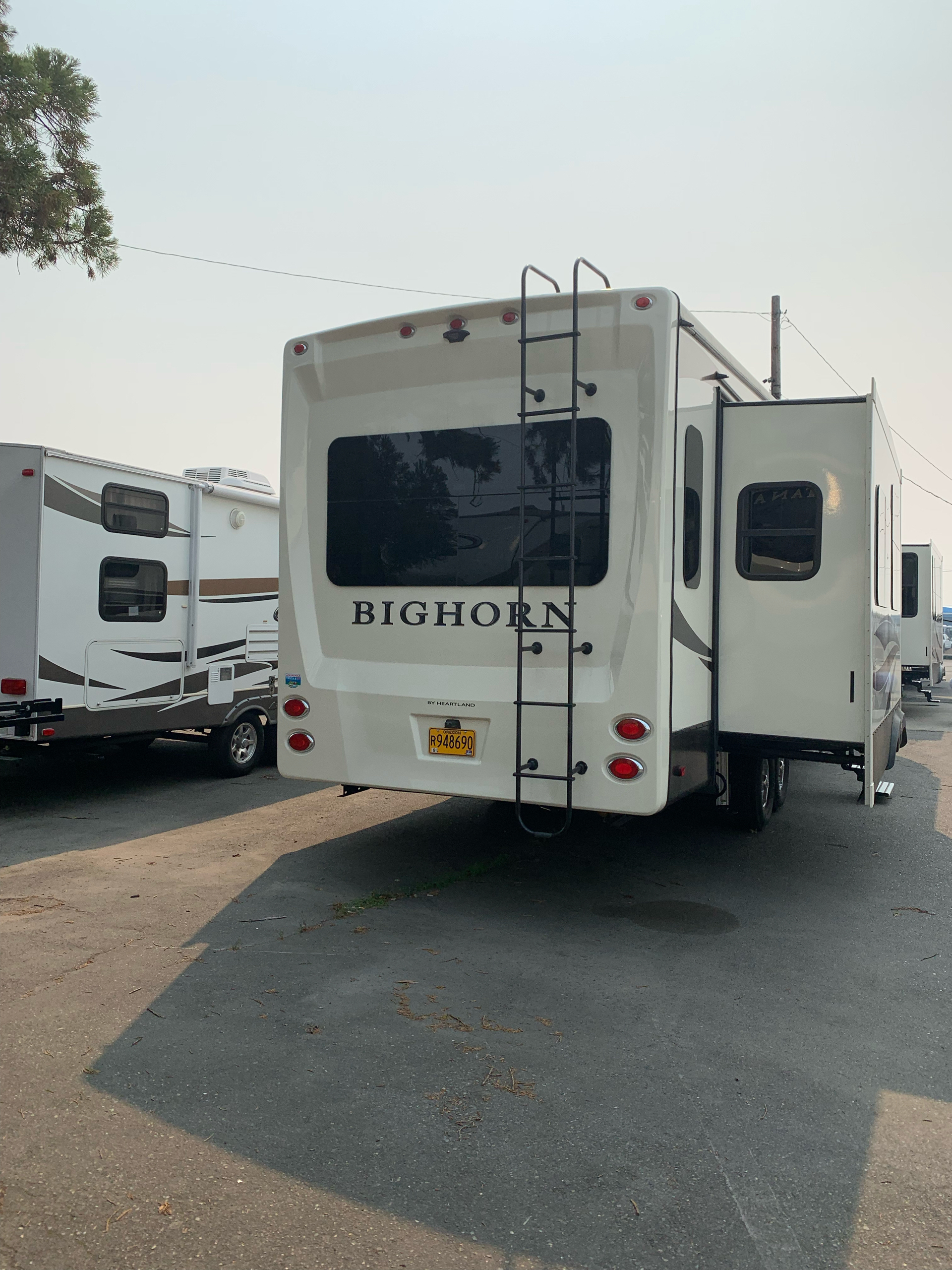 2018 BIGHORN 3270 in Grants Pass, Oregon - Photo 3