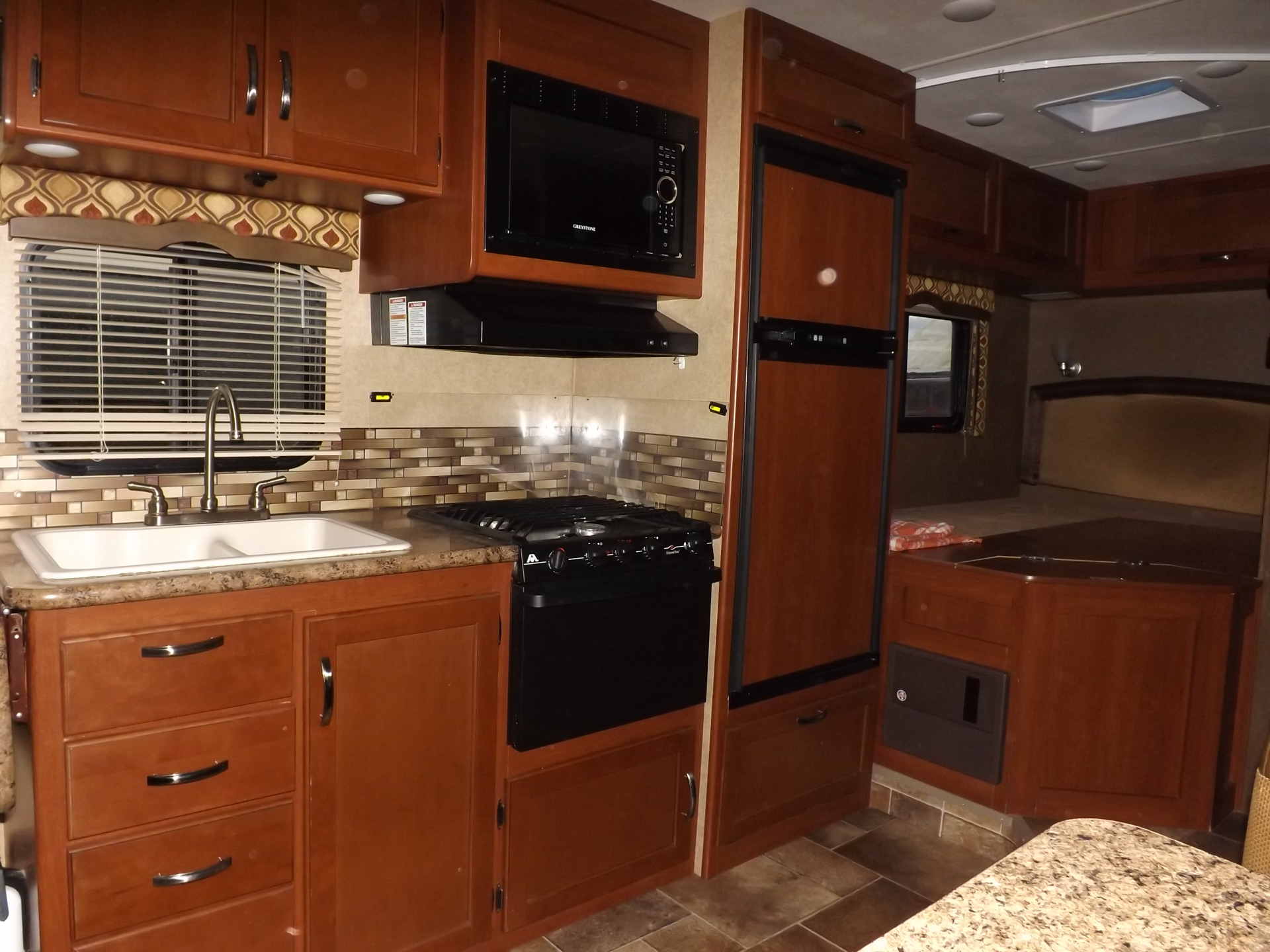 2016 THOR MOTOR COACH CHATEAU 24C in Grants Pass, Oregon - Photo 5
