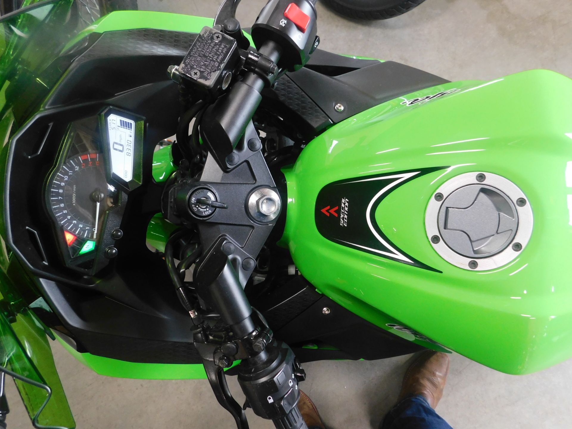 2014 Kawasaki Ninja® 300 ABS SE in Sauk Rapids, Minnesota - Photo 7