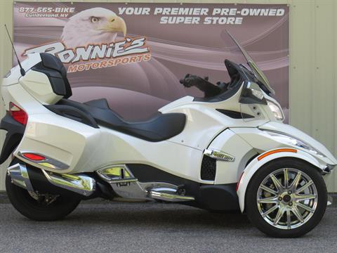 2017 Can-Am Spyder RT Limited in Guilderland, New York - Photo 1