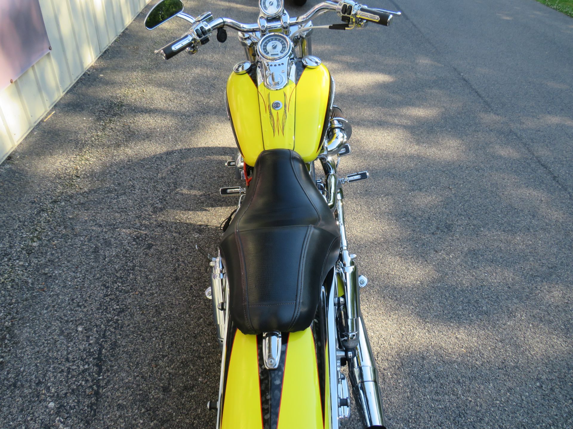 2009 Harley-Davidson CVO™ Dyna® Fat Bob® in Guilderland, New York - Photo 6