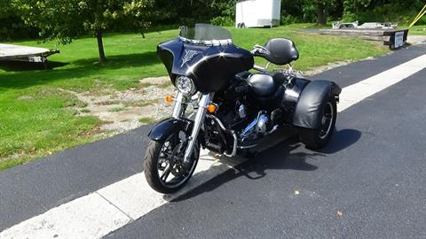 2015 Harley-Davidson Freewheeler™ in Bennington, Vermont - Photo 4