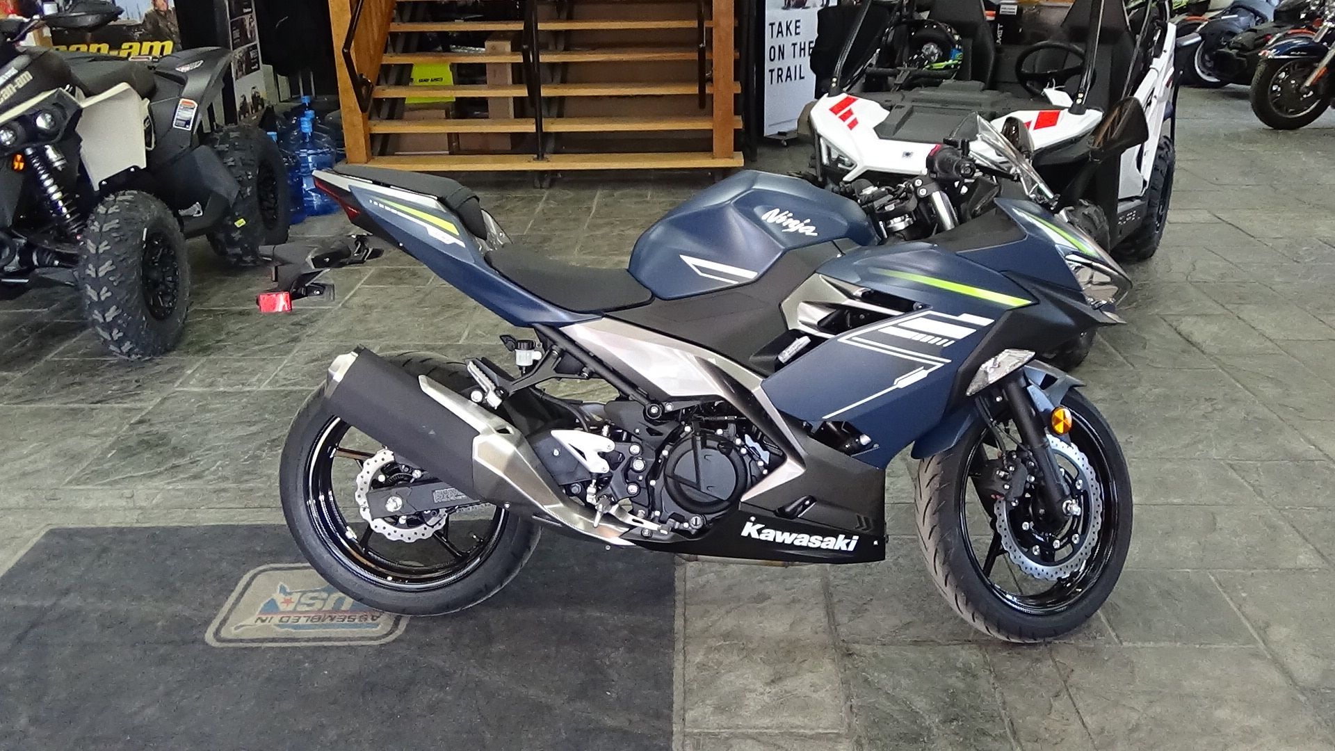 2022 Kawasaki Ninja 400 ABS KRT Edition in Bennington, Vermont - Photo 2