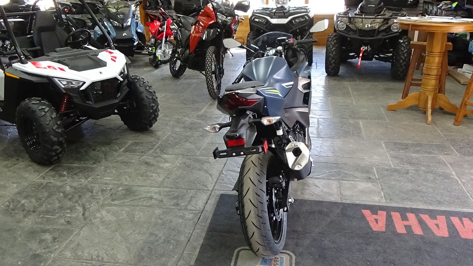 2022 Kawasaki Ninja 400 ABS KRT Edition in Bennington, Vermont - Photo 5