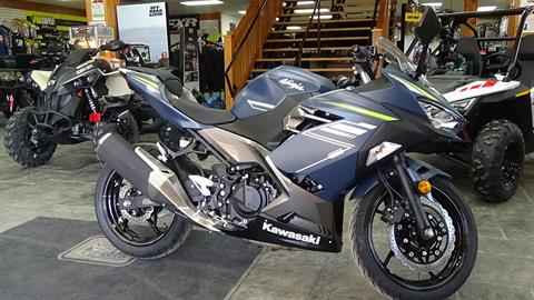 2022 Kawasaki Ninja 400 ABS KRT Edition in Bennington, Vermont - Photo 11