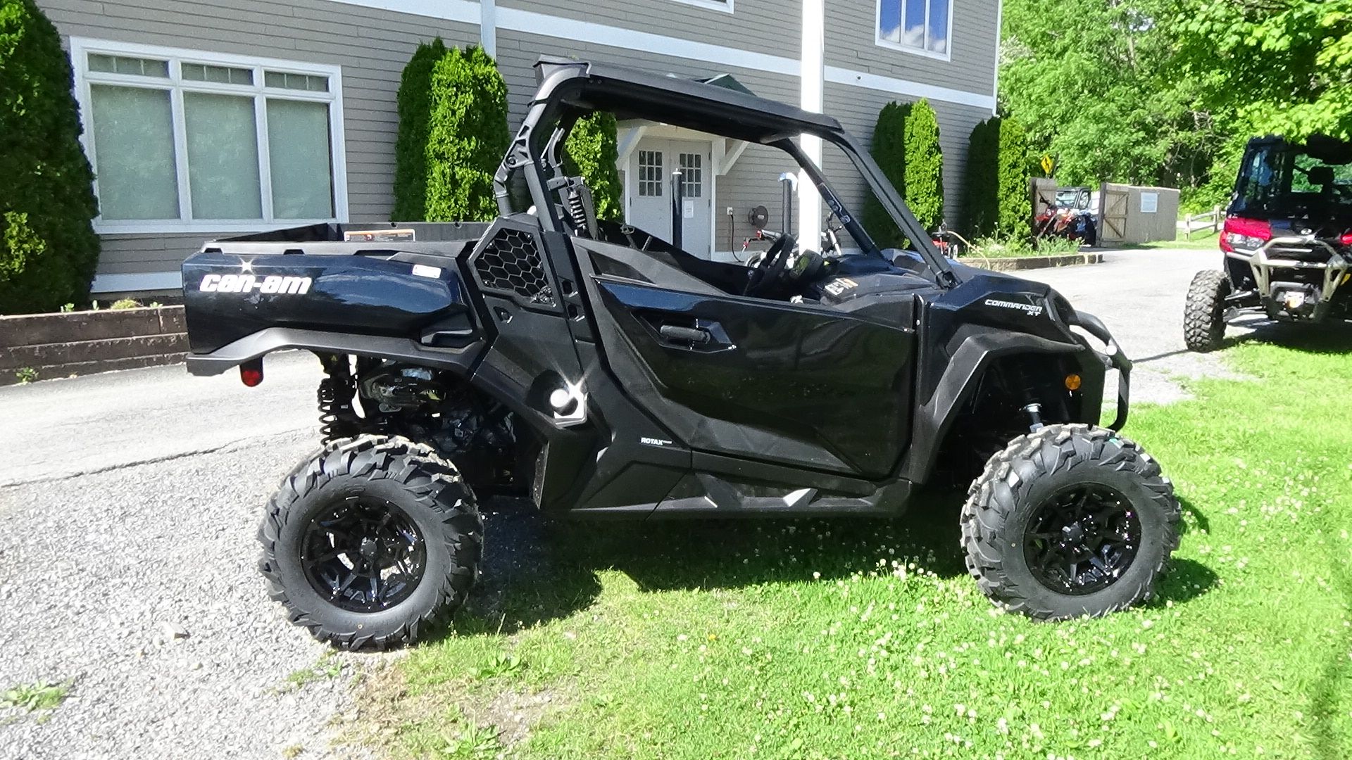 2024 Can-Am Commander XT 700 in Bennington, Vermont - Photo 1