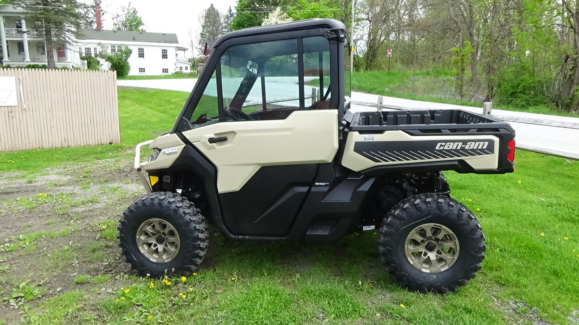 2024 Can-Am Defender Limited HD10 in Bennington, Vermont - Photo 3