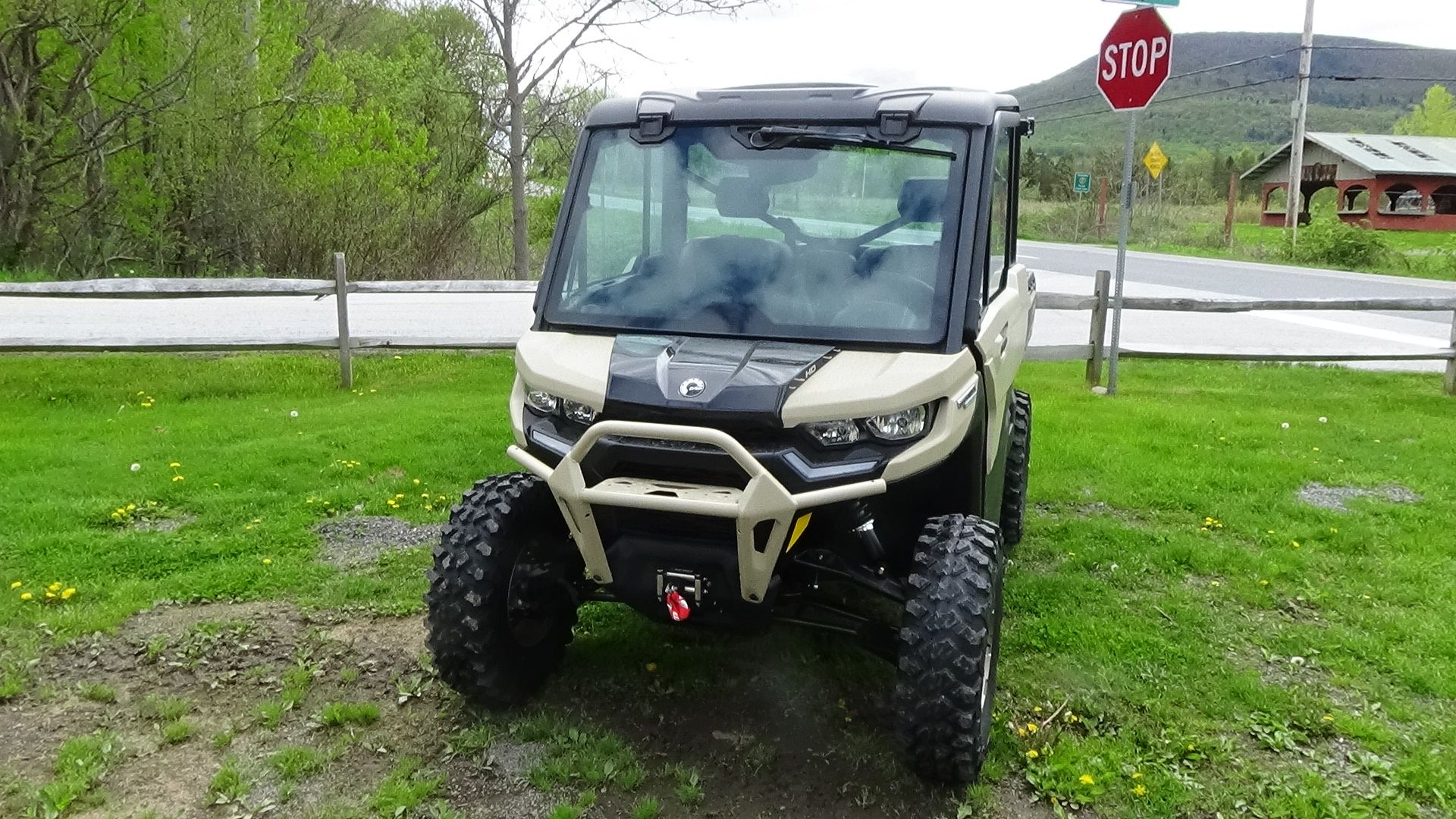 2024 Can-Am Defender Limited HD10 in Bennington, Vermont - Photo 5