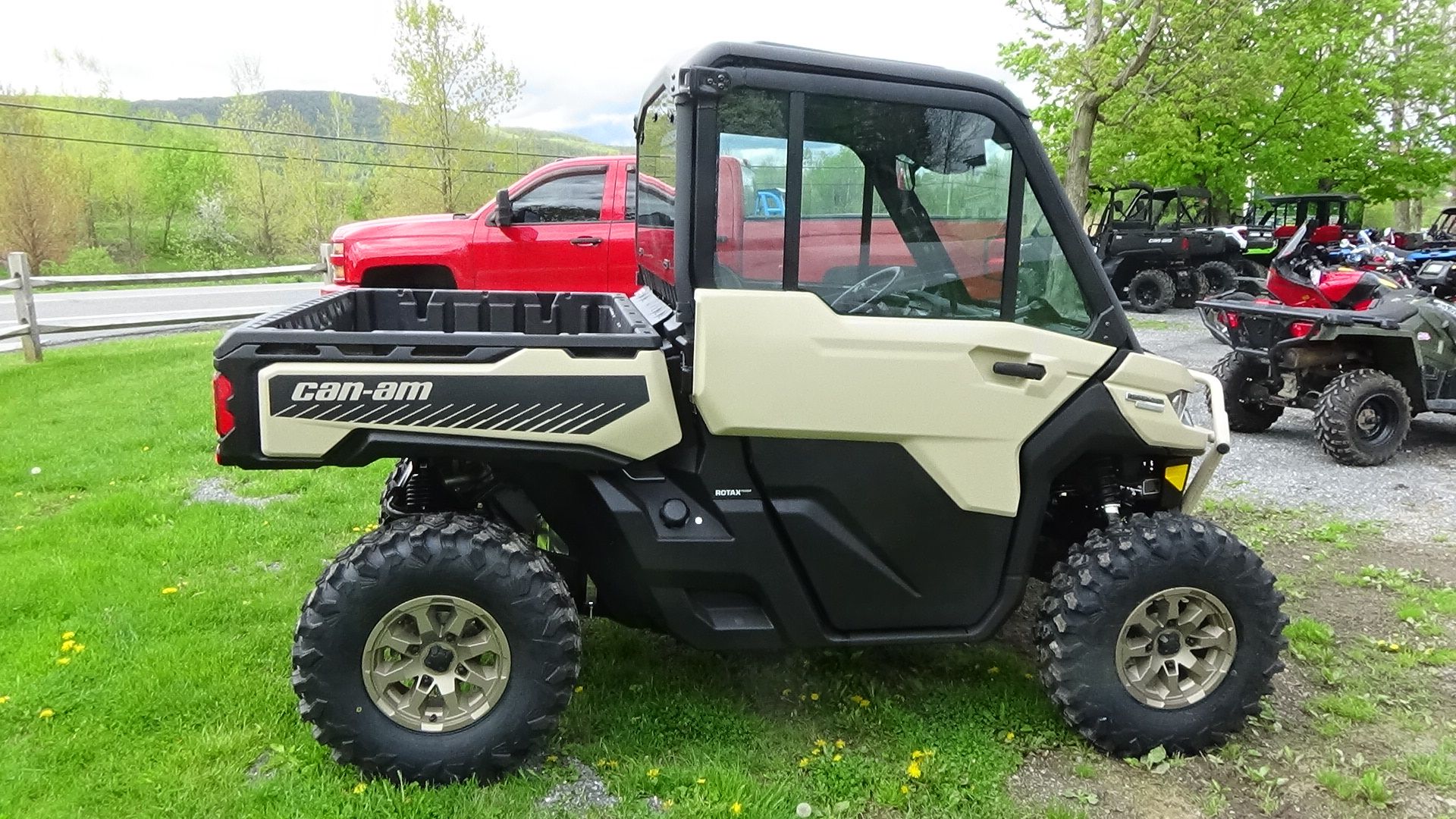 2024 Can-Am Defender Limited HD10 in Bennington, Vermont - Photo 8