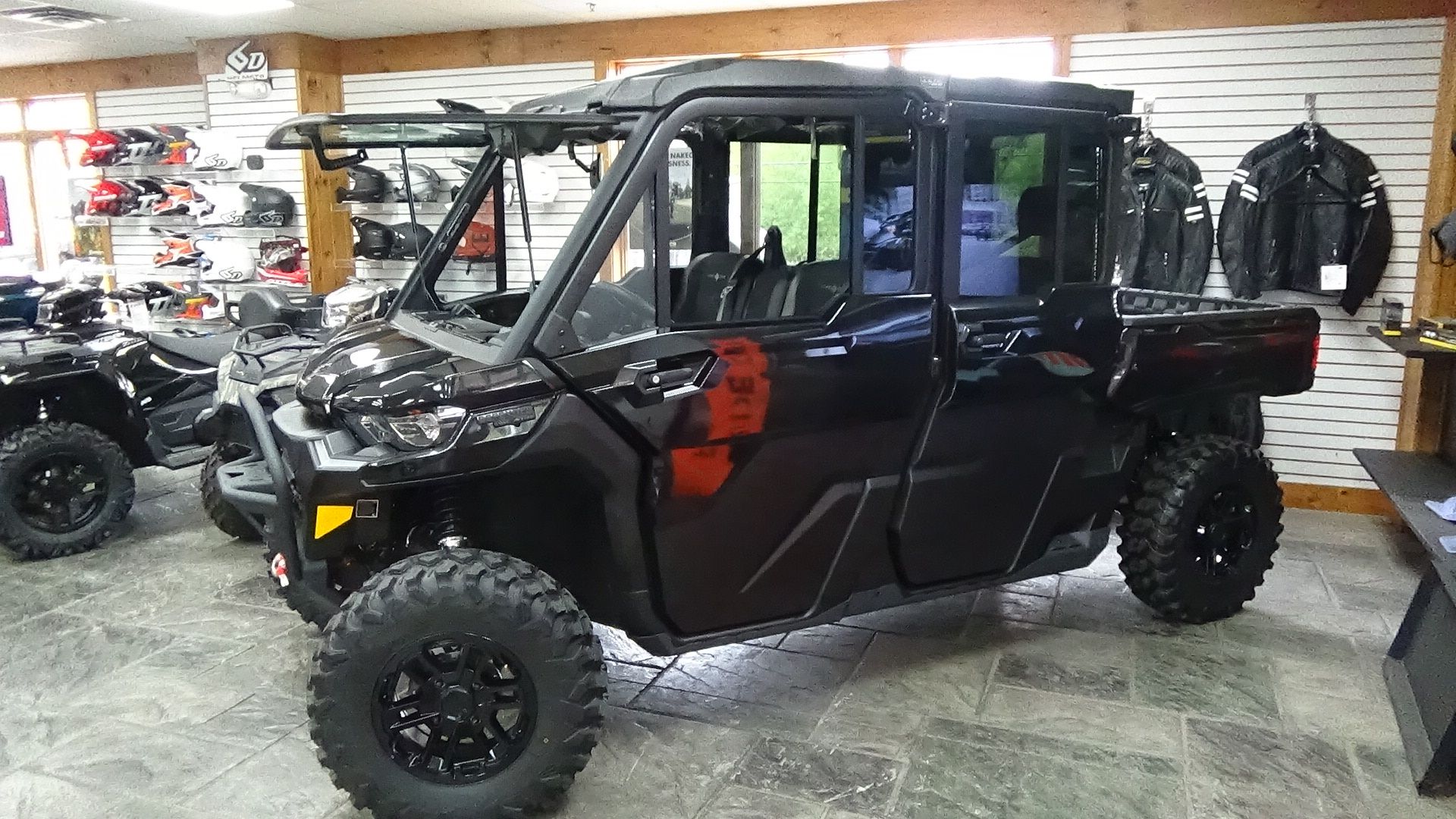 2025 Can-Am Defender MAX Lone Star CAB in Bennington, Vermont - Photo 3