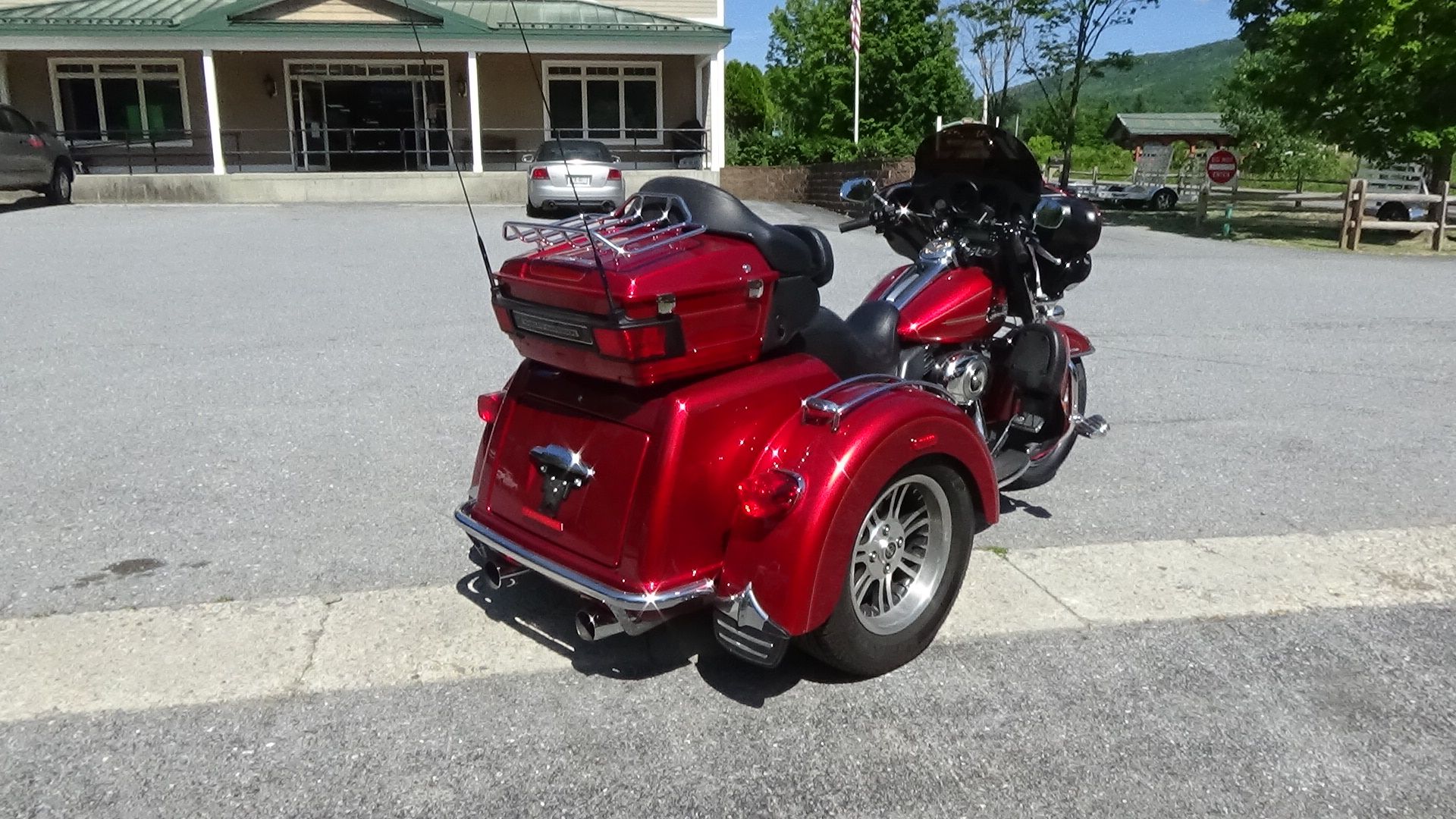 2013 Harley-Davidson Tri Glide® Ultra Classic® in Bennington, Vermont - Photo 10