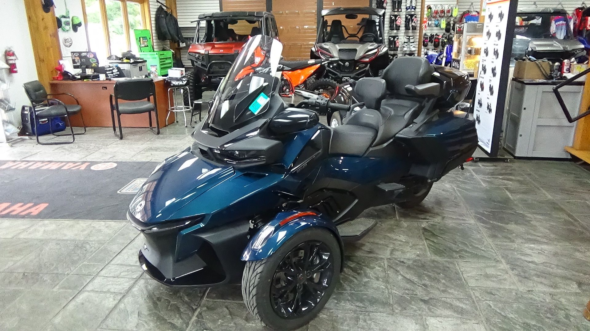 2021 Can-Am Spyder RT Limited in Bennington, Vermont - Photo 2