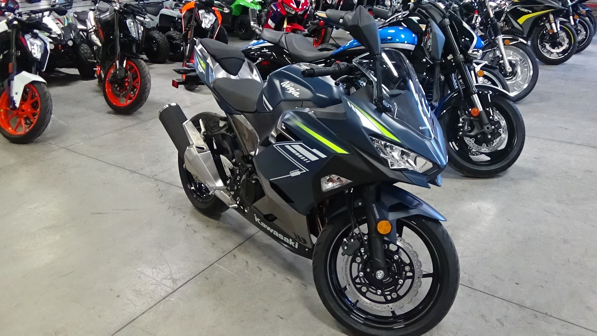 2022 Kawasaki Ninja 400 ABS in Bennington, Vermont - Photo 4
