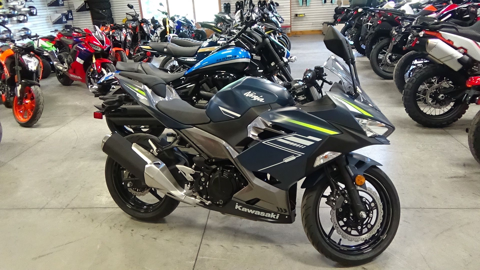 2022 Kawasaki Ninja 400 ABS in Bennington, Vermont - Photo 5