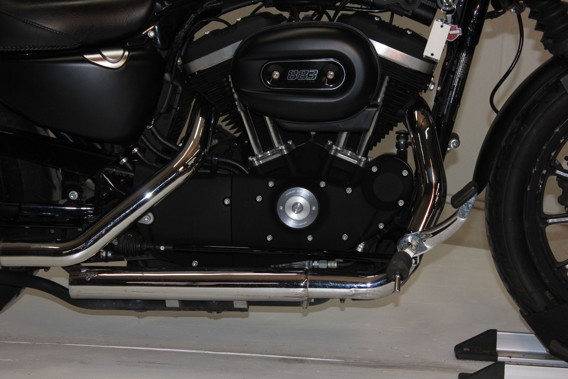 2015 Harley-Davidson Iron 883™ in Pittsfield, Massachusetts - Photo 14