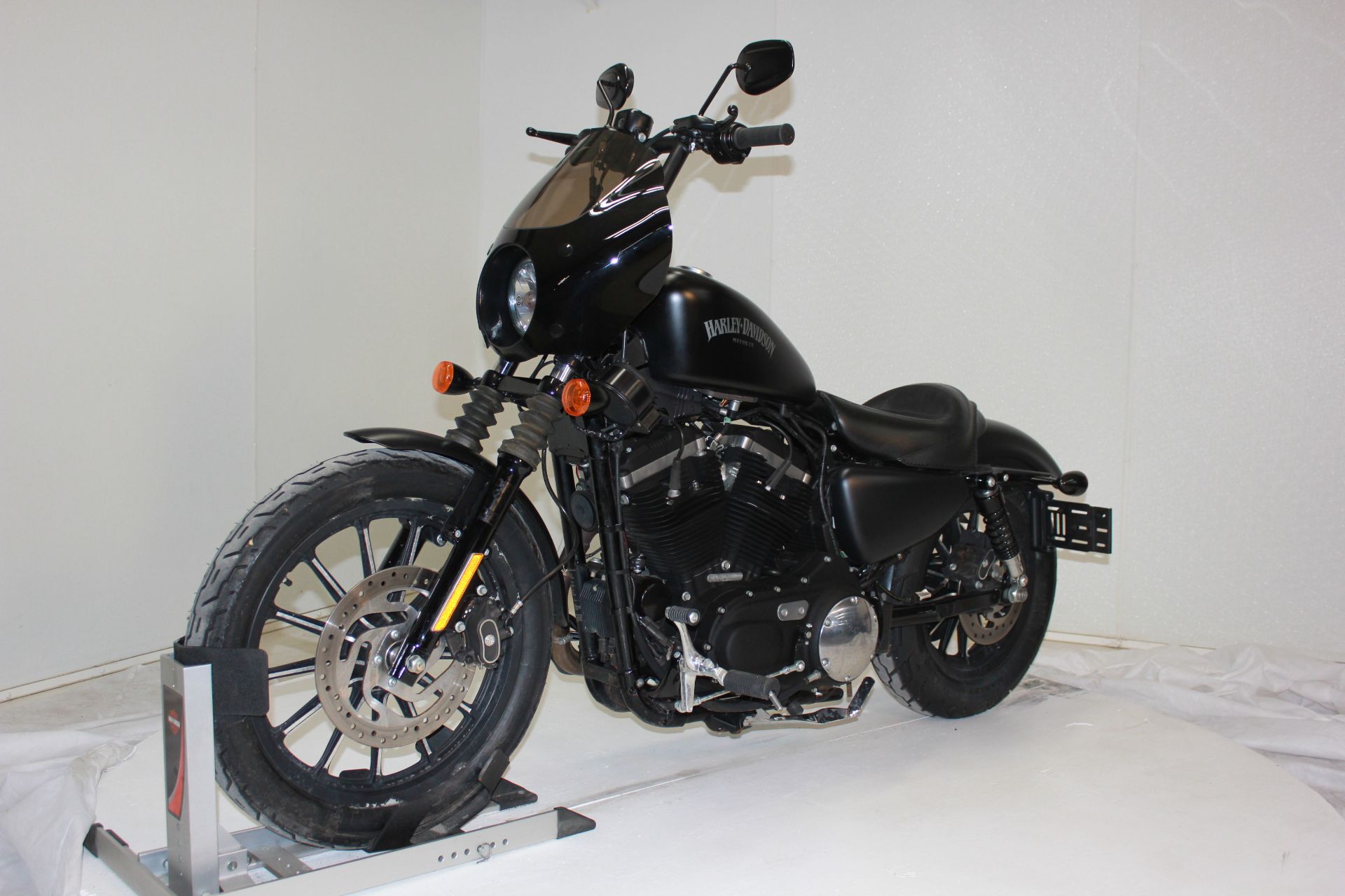 2015 Harley-Davidson Iron 883™ in Pittsfield, Massachusetts - Photo 8