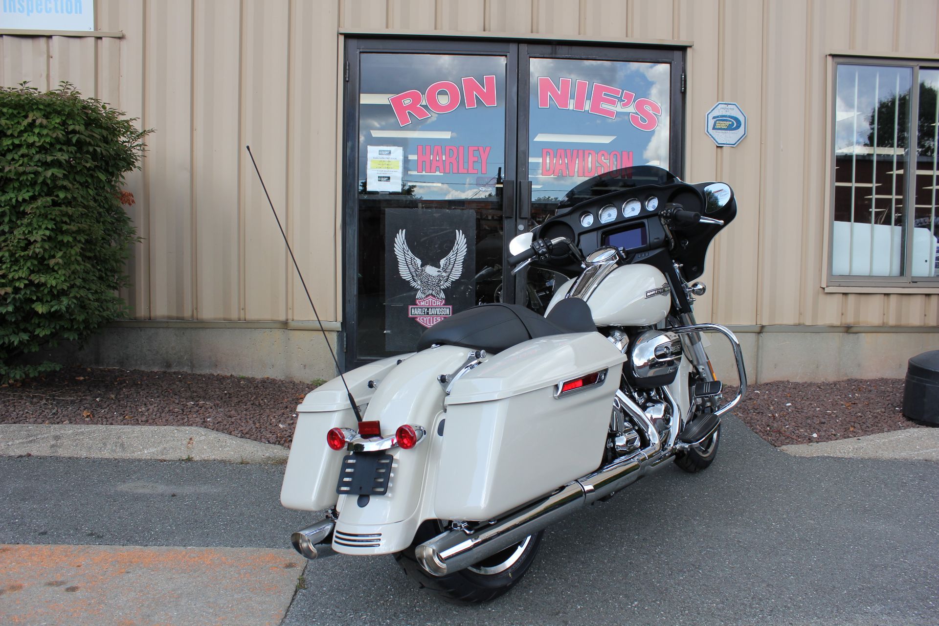 2022 Harley-Davidson Street Glide® in Pittsfield, Massachusetts - Photo 4