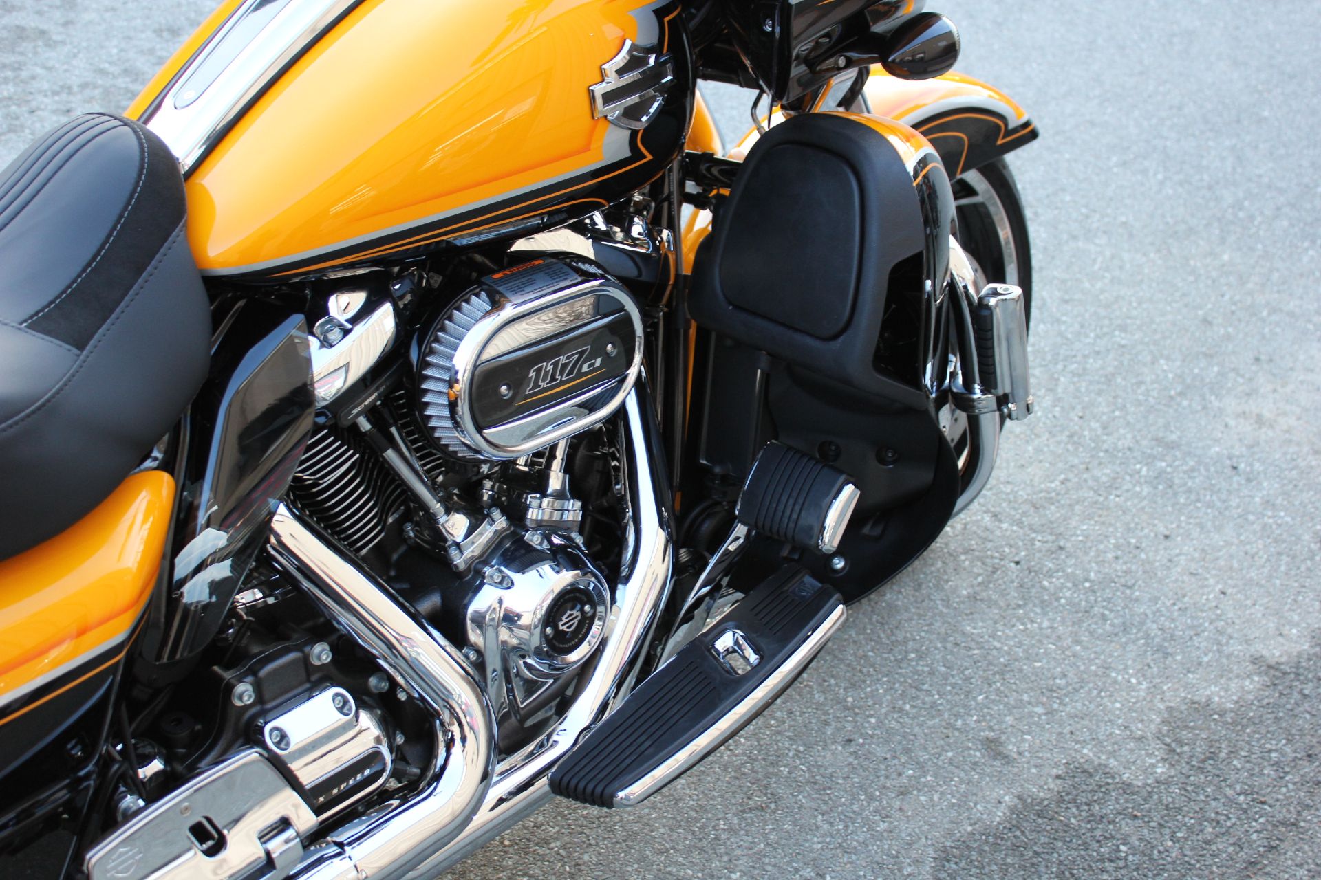 2022 Harley-Davidson ROAD GLIDE CVO in Pittsfield, Massachusetts - Photo 10
