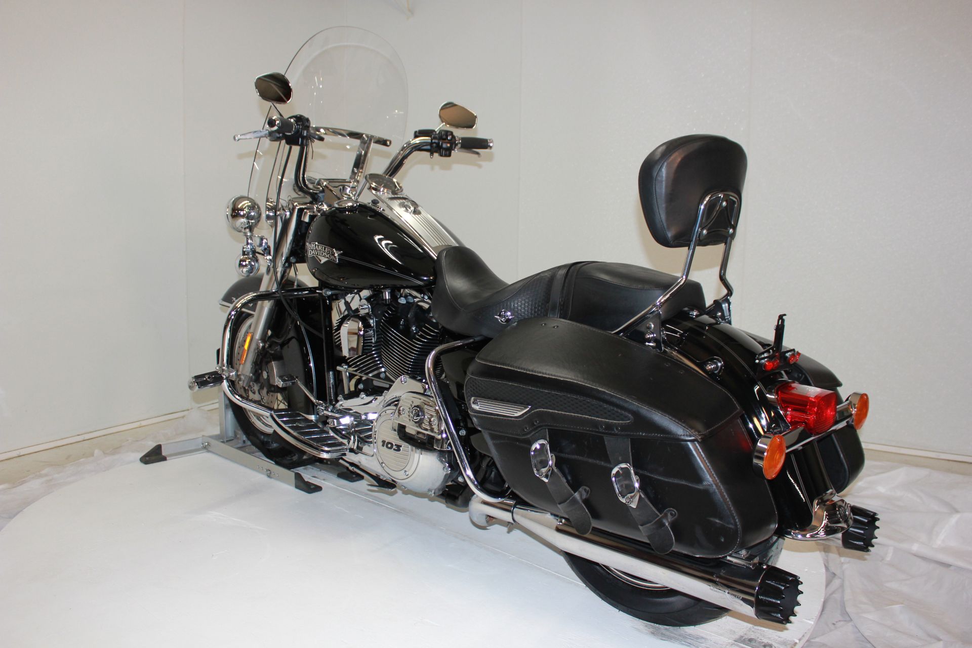 2013 Harley-Davidson Road King® Classic in Pittsfield, Massachusetts - Photo 2