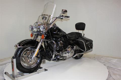 2013 Harley-Davidson Road King® Classic in Pittsfield, Massachusetts - Photo 8