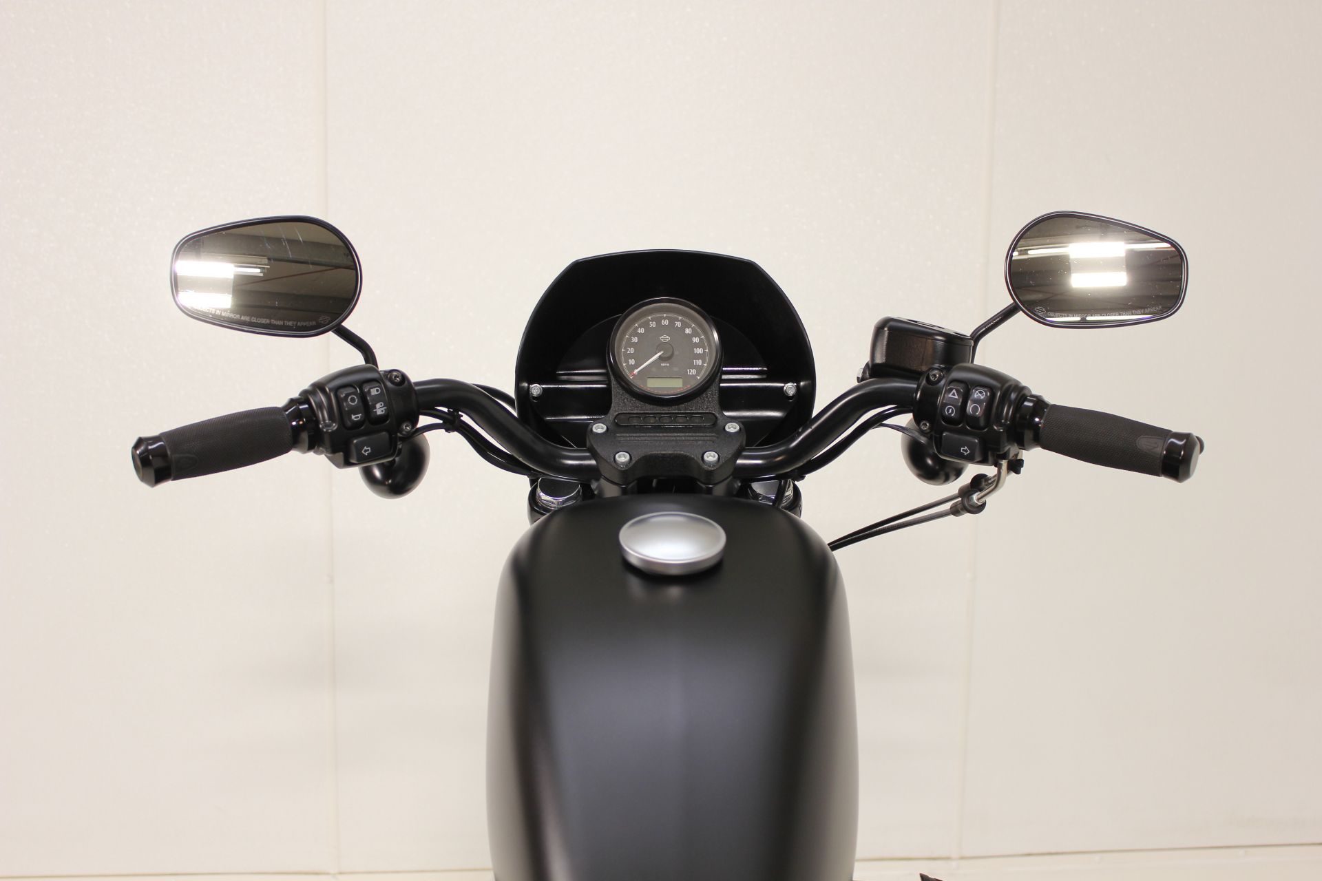 2020 Harley-Davidson Iron 883™ in Pittsfield, Massachusetts - Photo 9