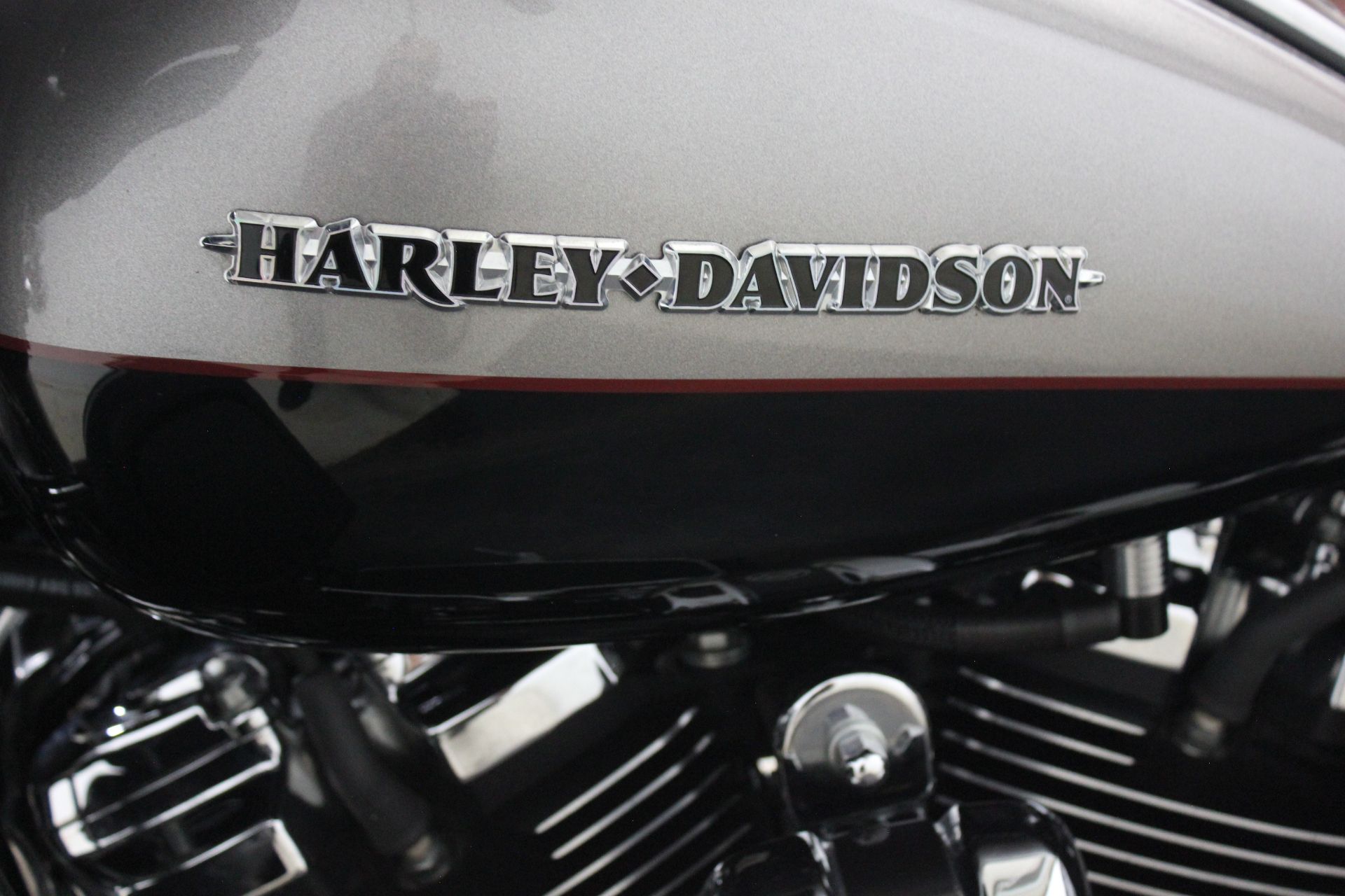 2017 Harley-Davidson ULTRA LIMITED in Pittsfield, Massachusetts - Photo 12
