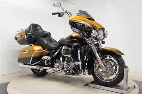 2015 Harley-Davidson CVO™ Limited in Pittsfield, Massachusetts - Photo 2