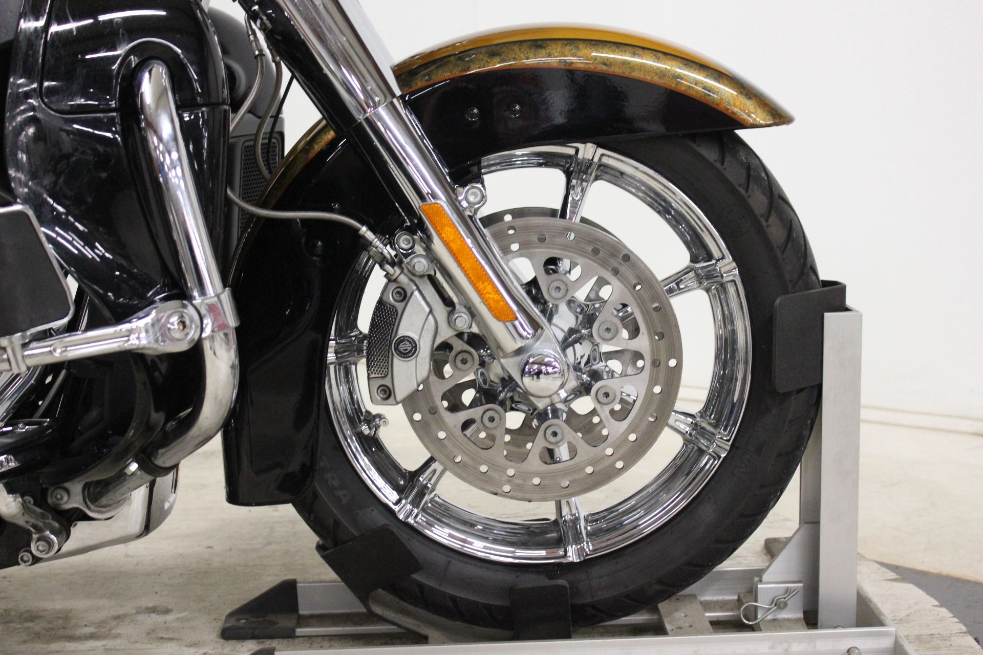 2015 Harley-Davidson CVO™ Limited in Pittsfield, Massachusetts - Photo 11