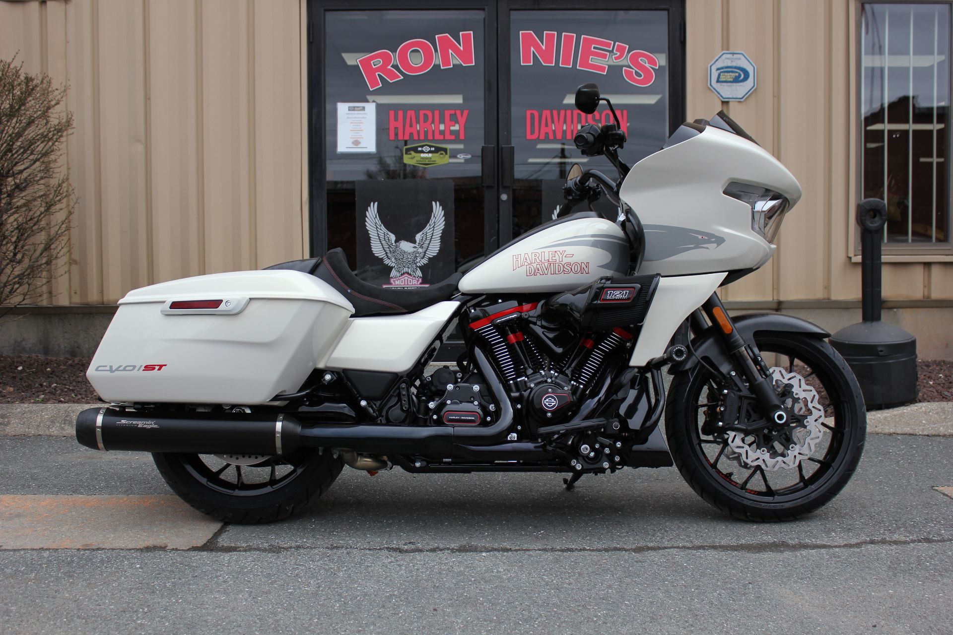 2024 Harley-Davidson CVO™ Road Glide® ST in Pittsfield, Massachusetts - Photo 6