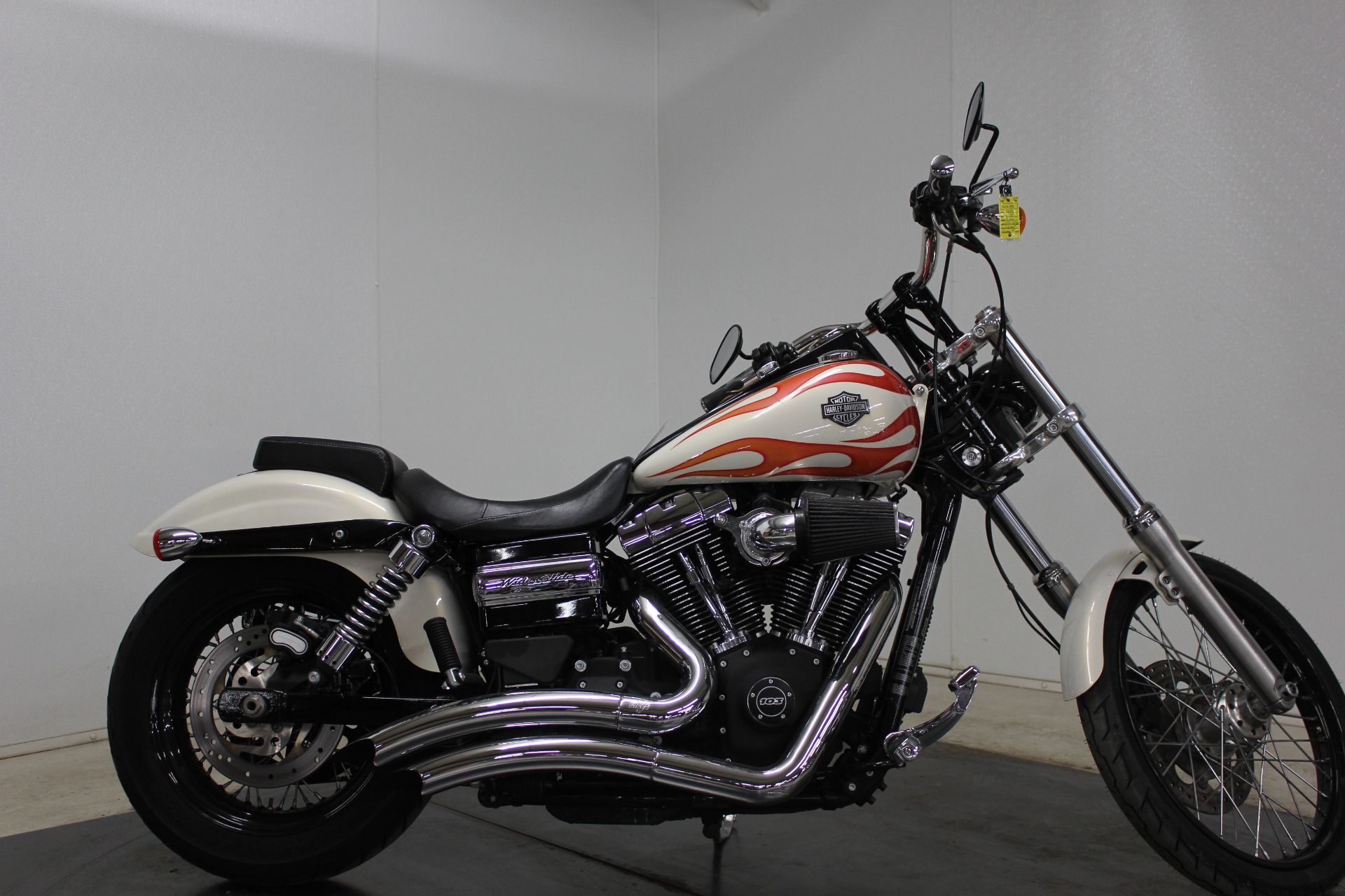 2014 Harley-Davidson DYNA WIDE GLIDE in Pittsfield, Massachusetts - Photo 2