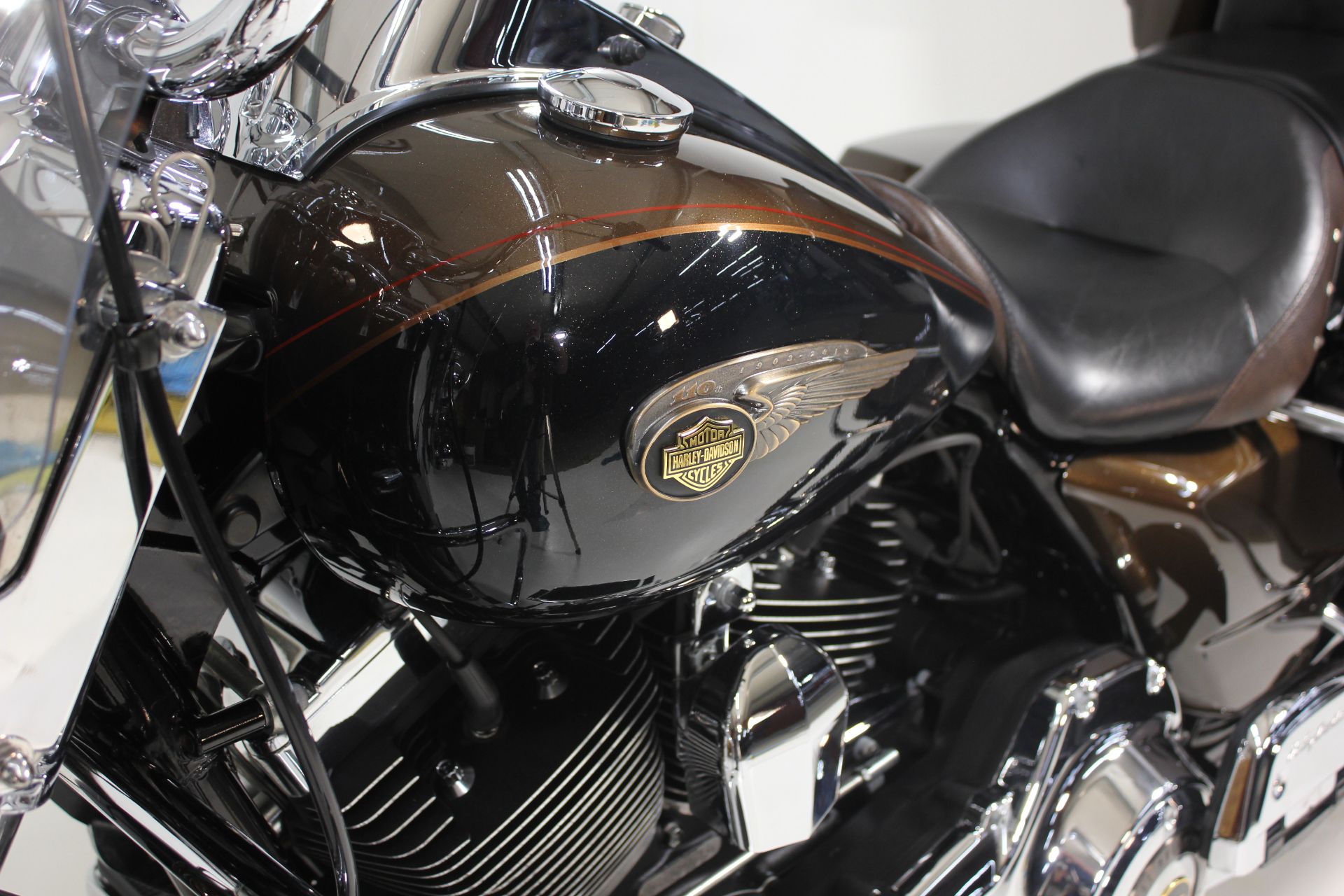 2013 Harley-Davidson Road King® 110th Anniversary Edition in Pittsfield, Massachusetts - Photo 16