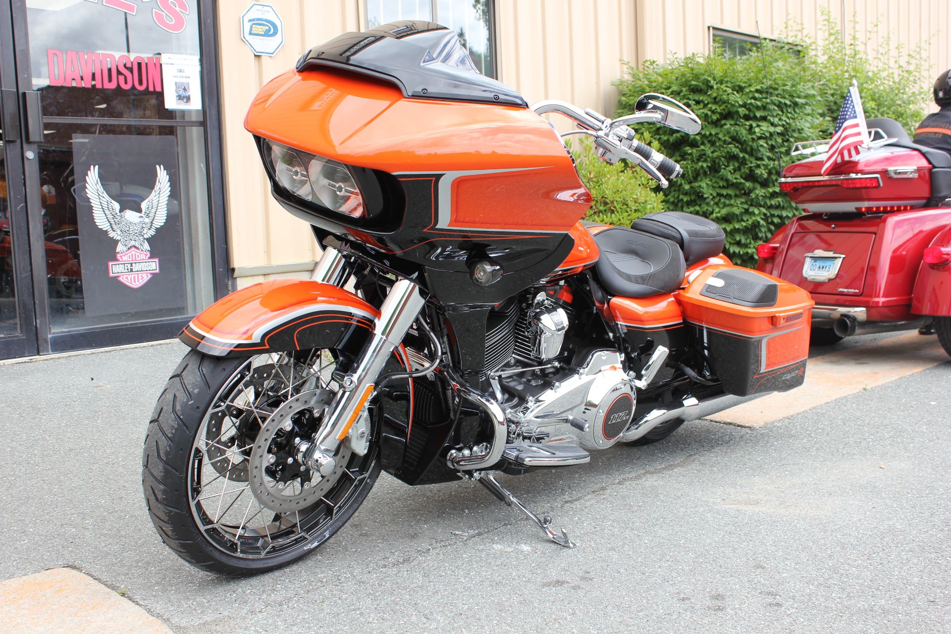 2022 Harley-Davidson ROAD GLIDE CVO in Pittsfield, Massachusetts - Photo 2