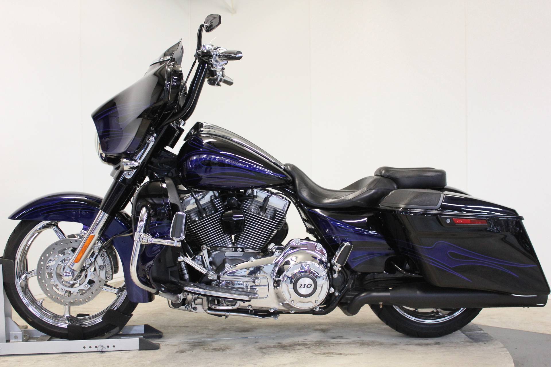 Used 2016 Harley Davidson Cvo Street Glide Black Licorice With Midnight Cobalt Flames Motorcycles In Pittsfield Ma 965326