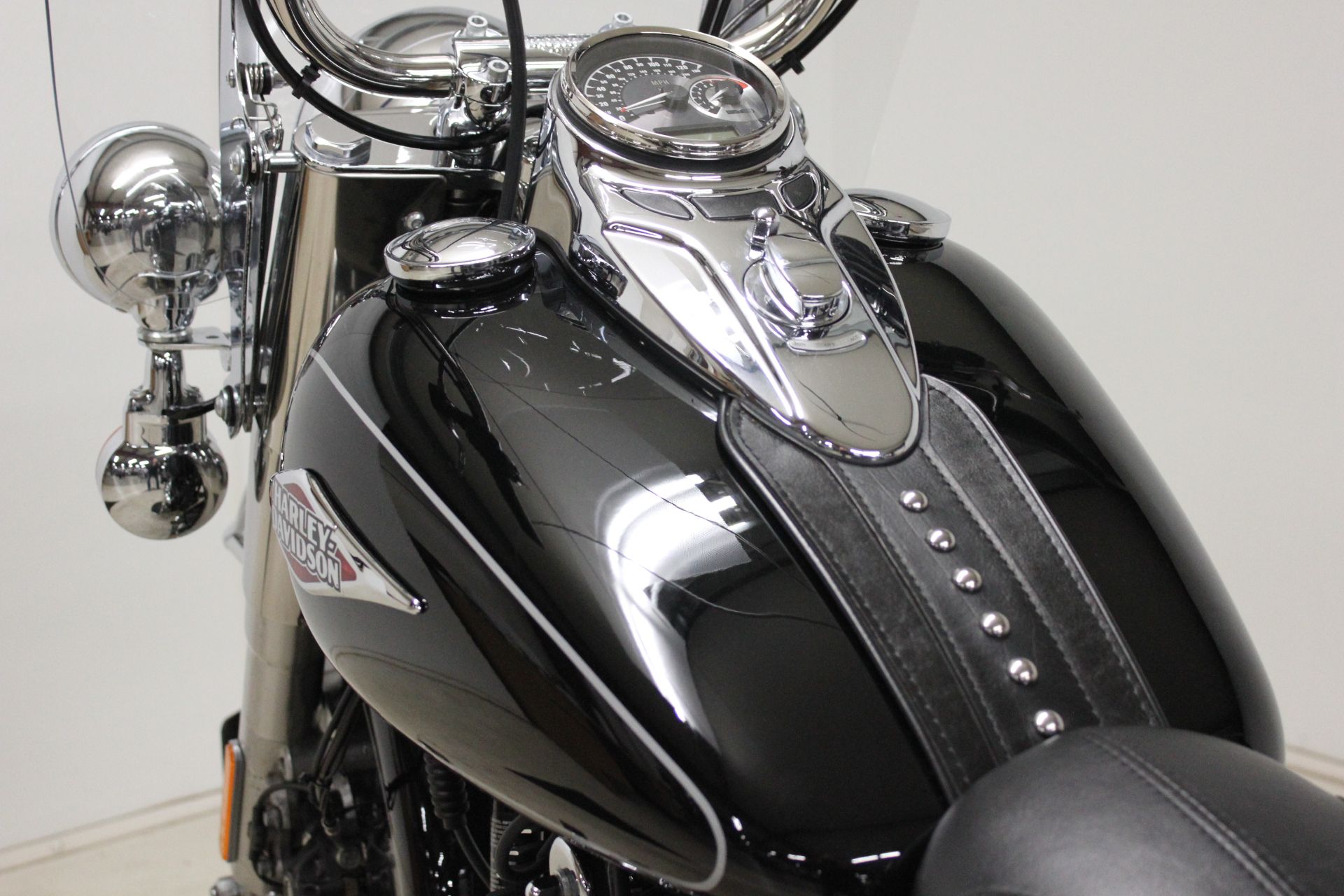 2015 Harley-Davidson Heritage Softail® Classic in Pittsfield, Massachusetts - Photo 16