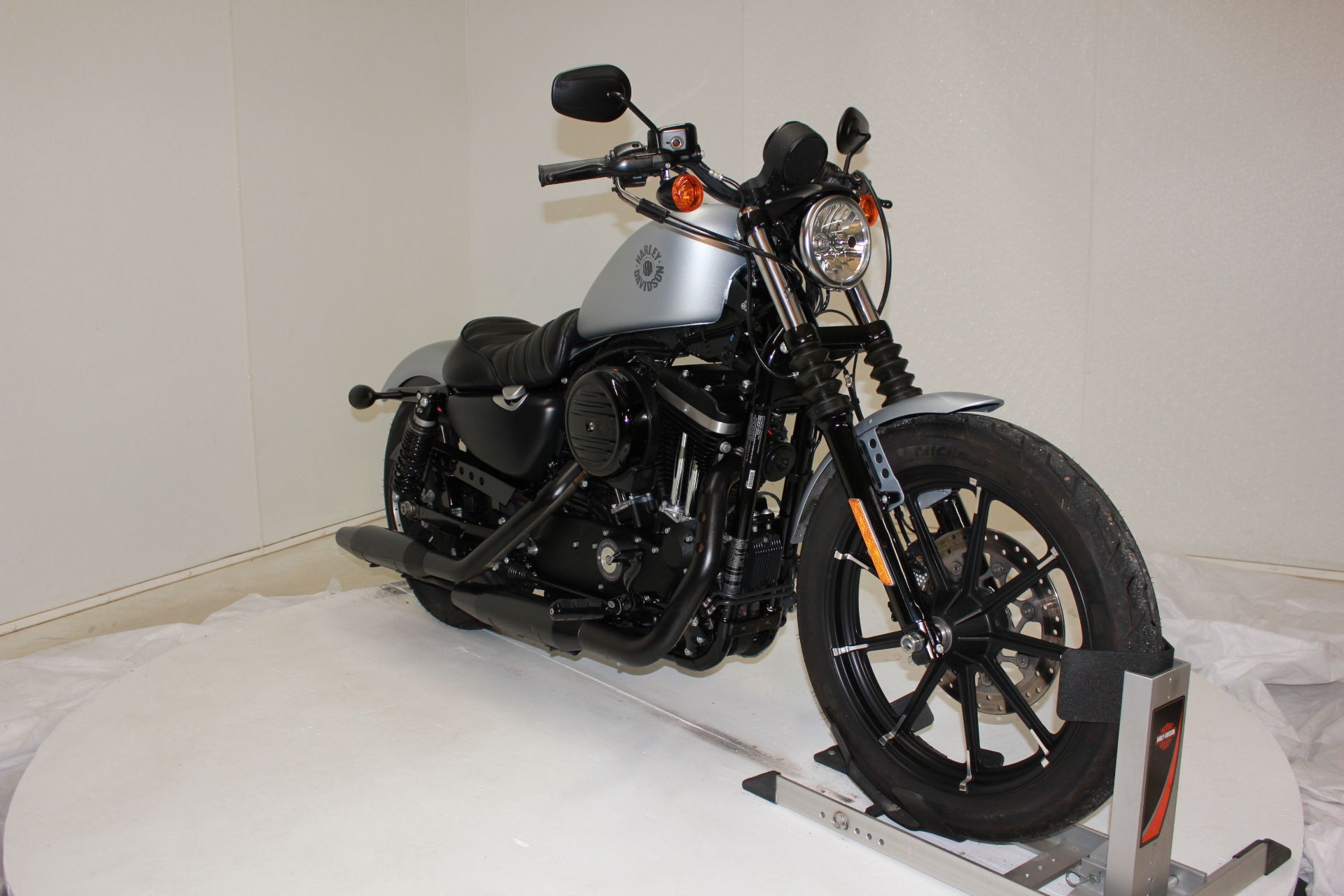 2020 Harley-Davidson Iron 883™ in Pittsfield, Massachusetts - Photo 6