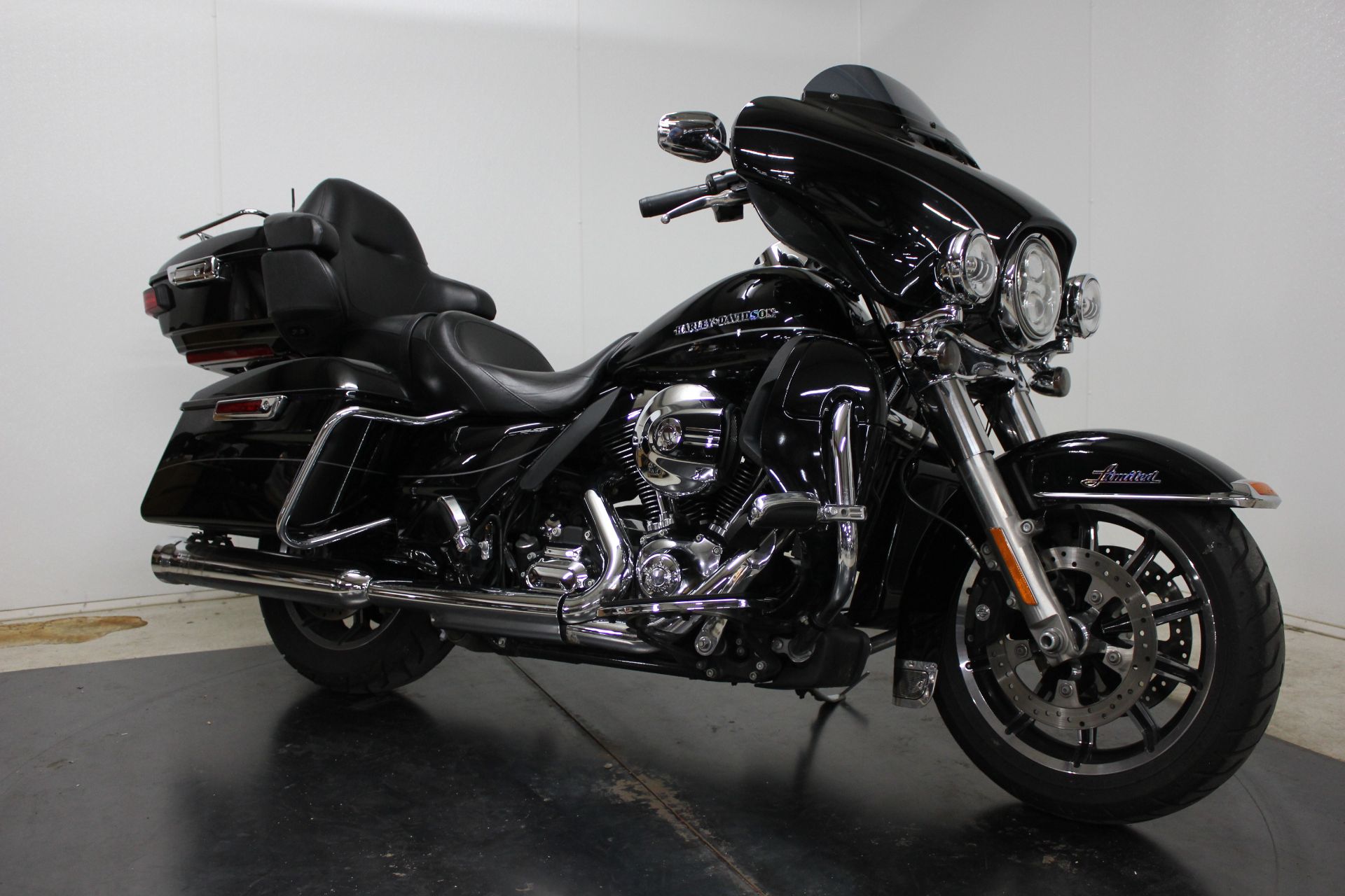 2014 Harley-Davidson Electra Glide® Ultra Classic® in Pittsfield, Massachusetts - Photo 2