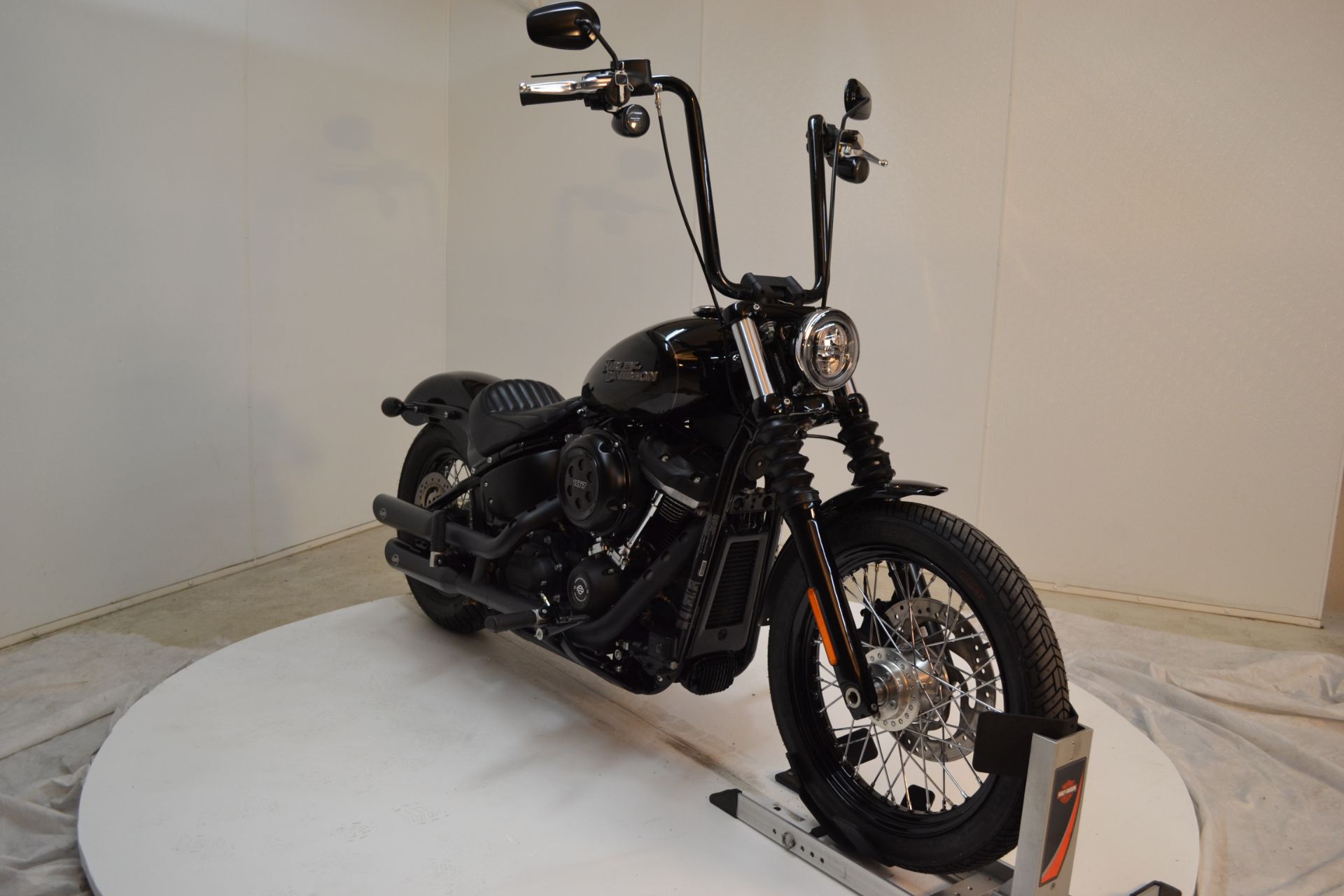 2018 Harley-Davidson Street Bob® 107 in Pittsfield, Massachusetts - Photo 6