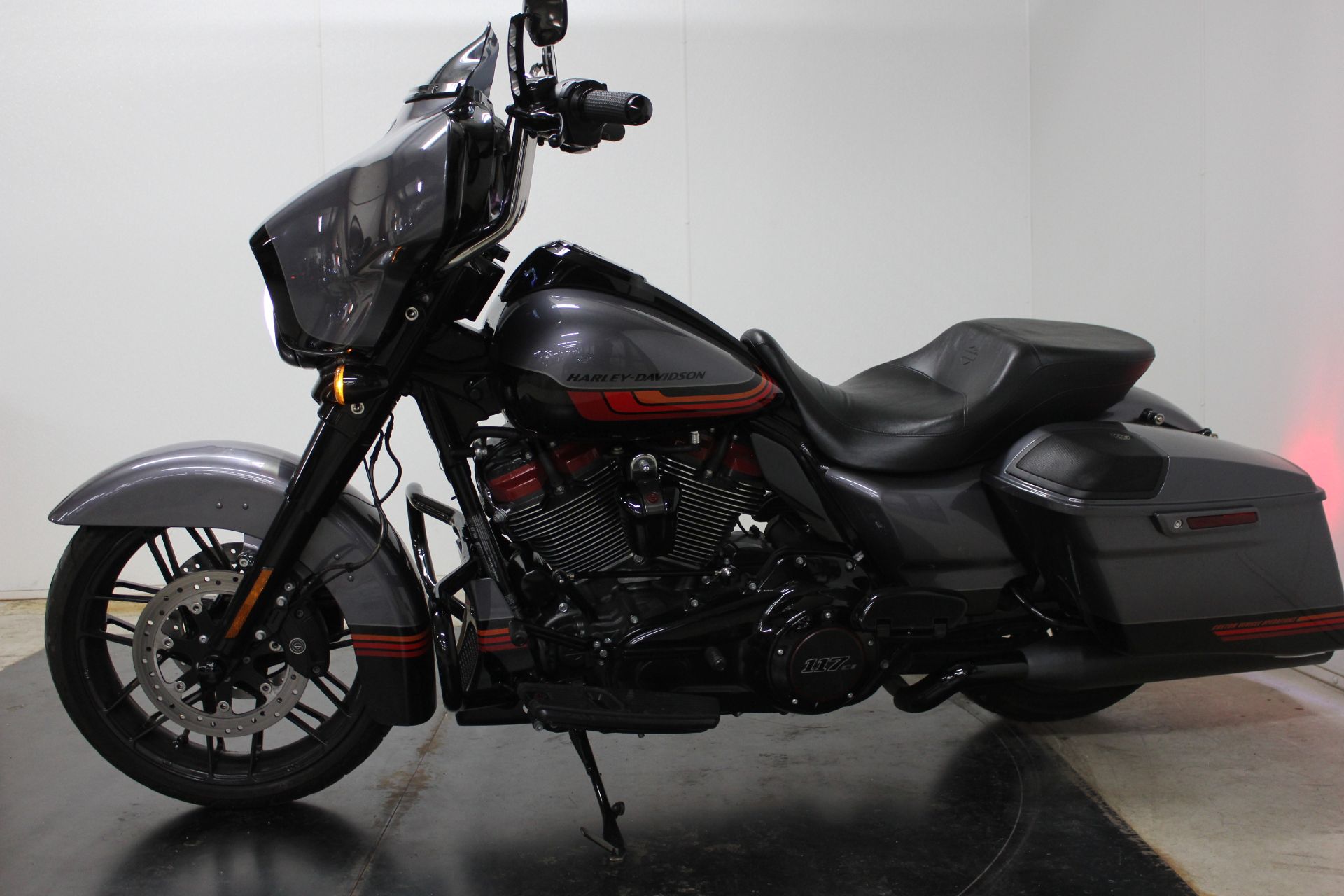 2020 Harley-Davidson CVO™ Street Glide® in Pittsfield, Massachusetts - Photo 17