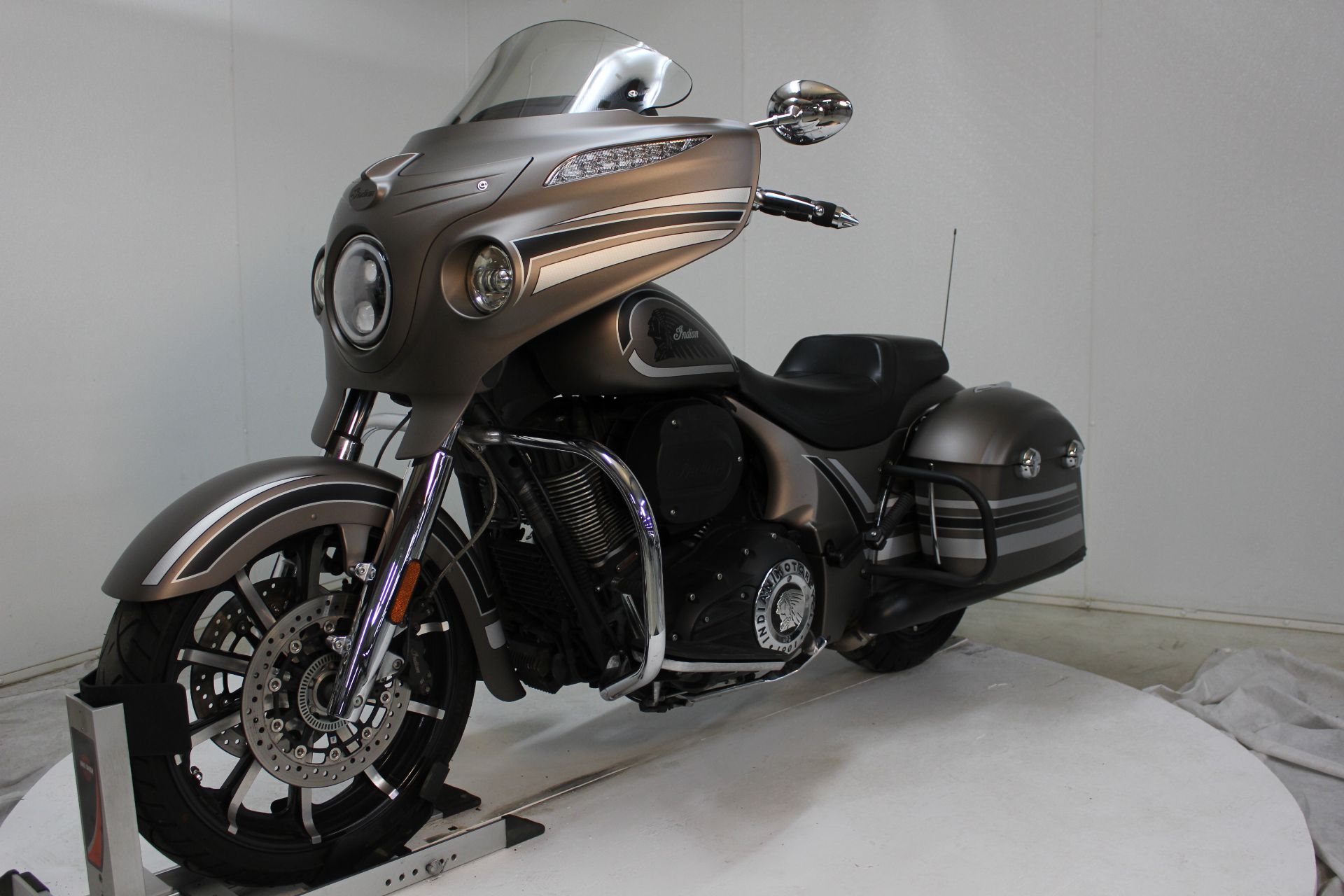 2018 Indian Chieftain® Limited ABS in Pittsfield, Massachusetts - Photo 8