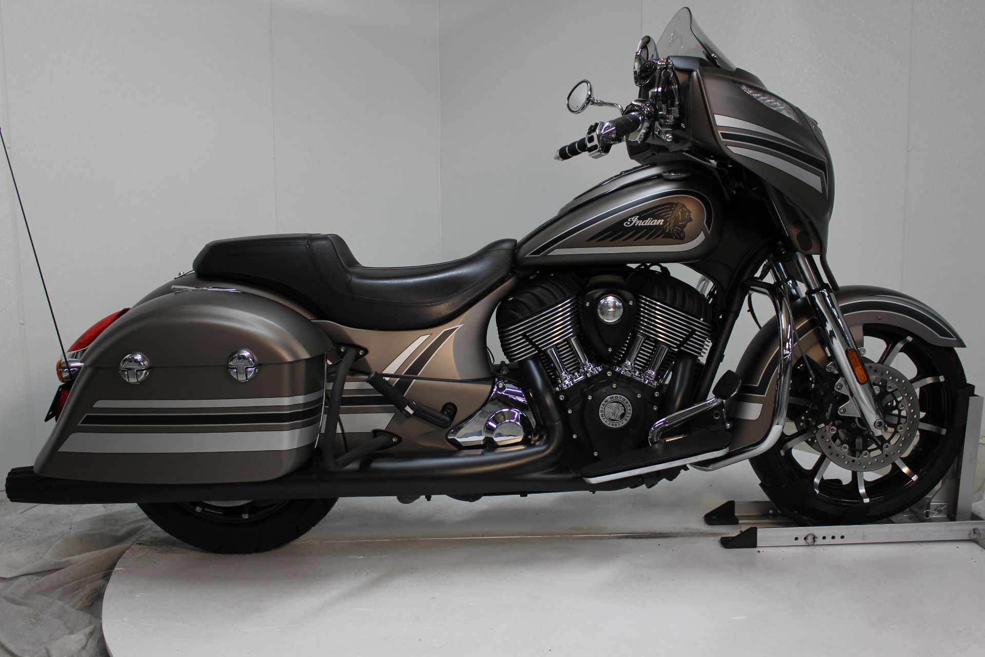 2018 Indian Motorcycle Chieftain® Limited ABS in Pittsfield, Massachusetts - Photo 5