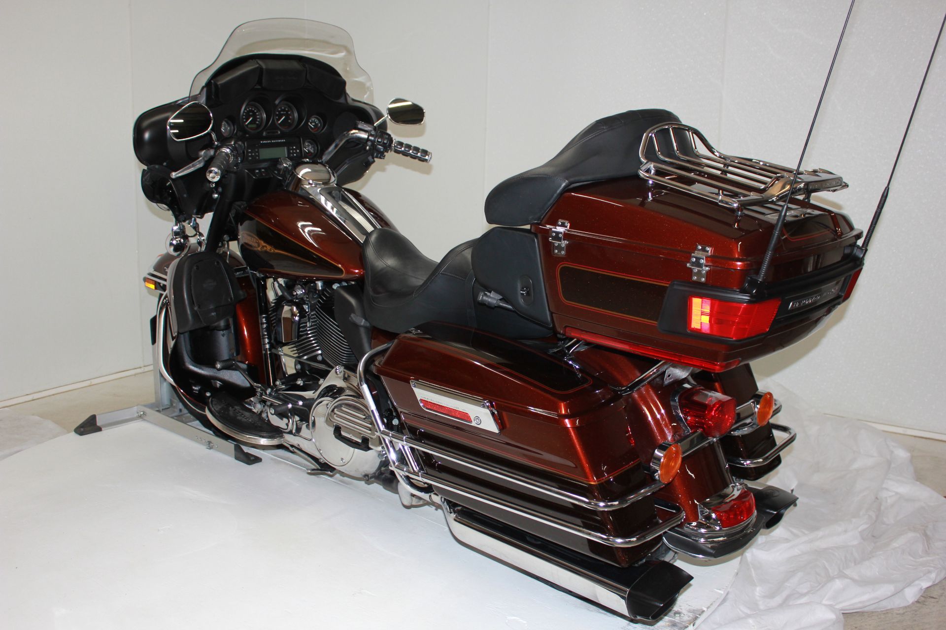 2009 Harley-Davidson Ultra Classic® Electra Glide® in Pittsfield, Massachusetts - Photo 2