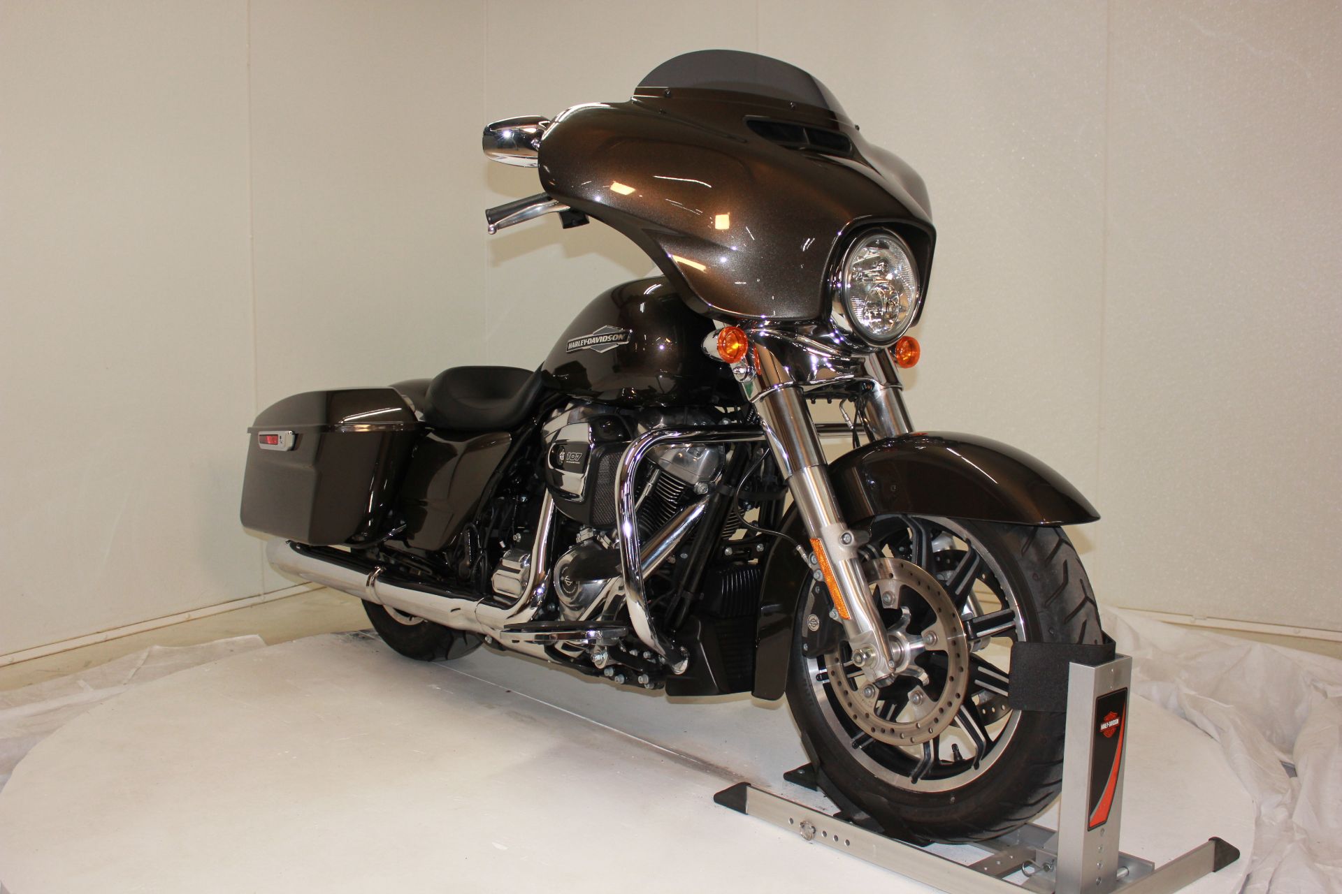 2021 Harley-Davidson Electra Glide® Standard in Pittsfield, Massachusetts - Photo 6