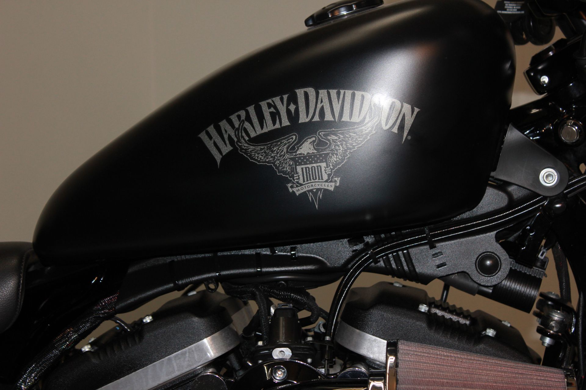 2018 Harley-Davidson Iron 883™ in Pittsfield, Massachusetts - Photo 13