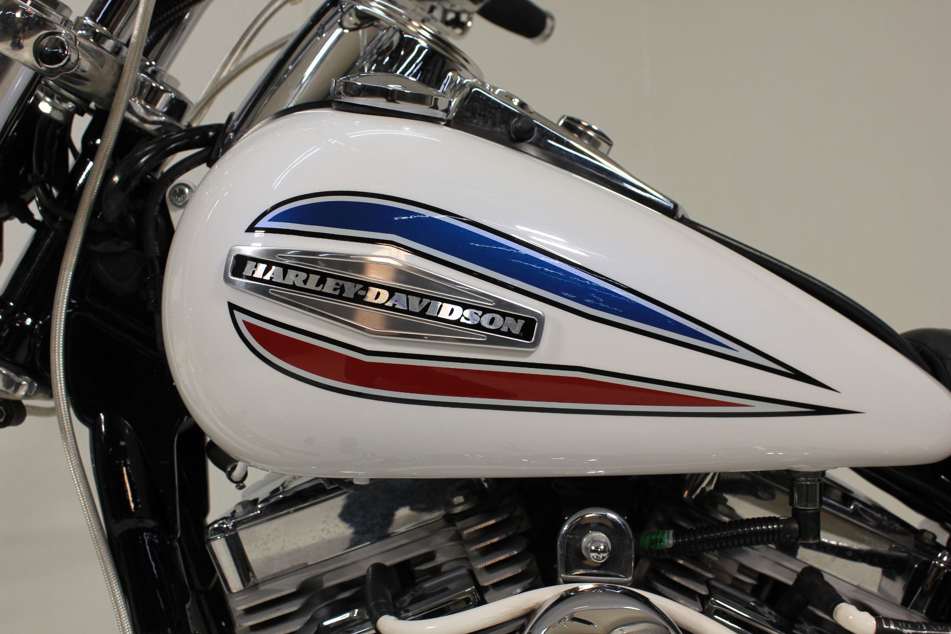2006 Harley-Davidson 35th Anniversary Super Glide® in Pittsfield, Massachusetts - Photo 9